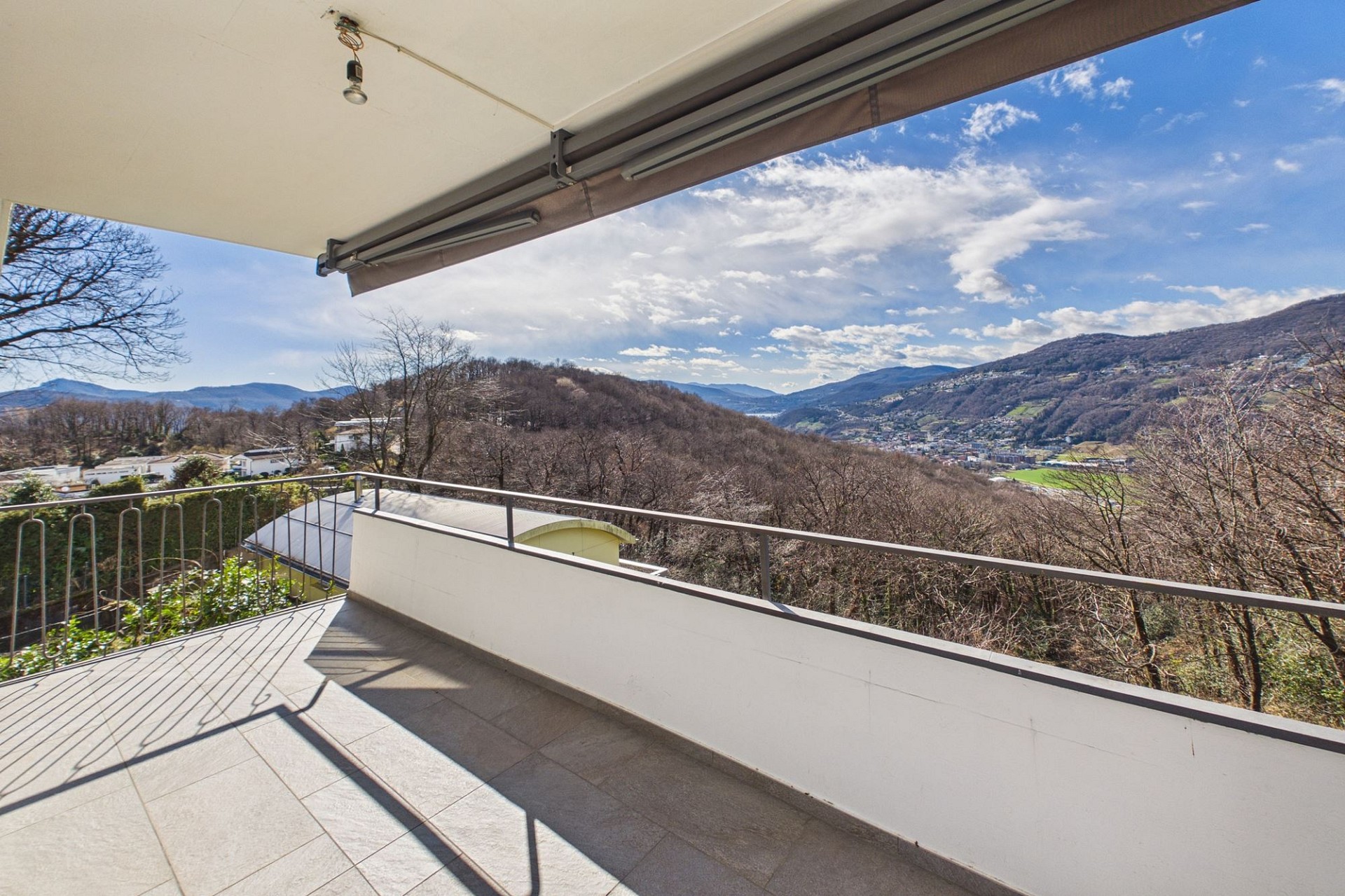Balkon mit Bergblick