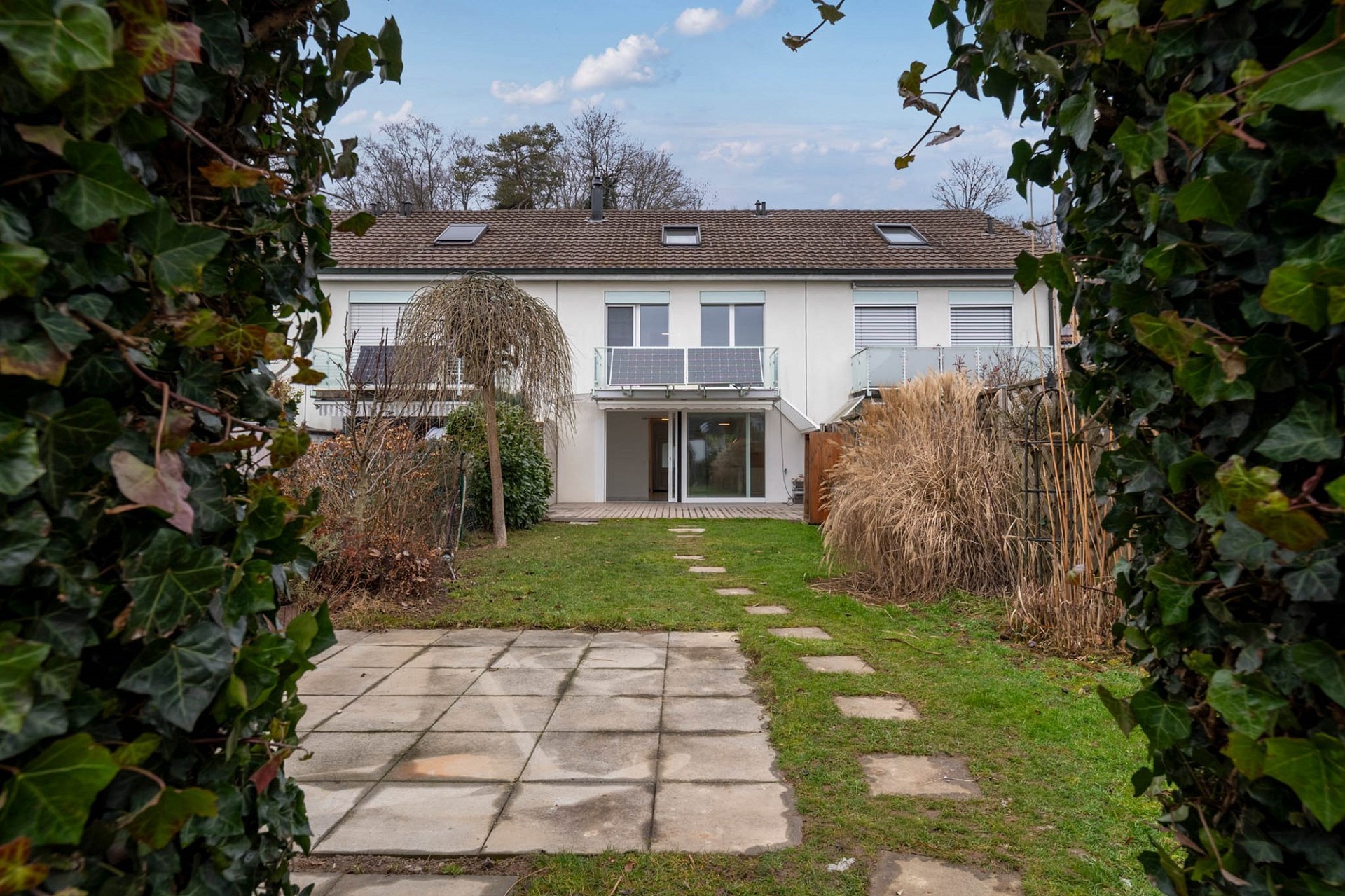 Gartenansicht eines Wohnhauses