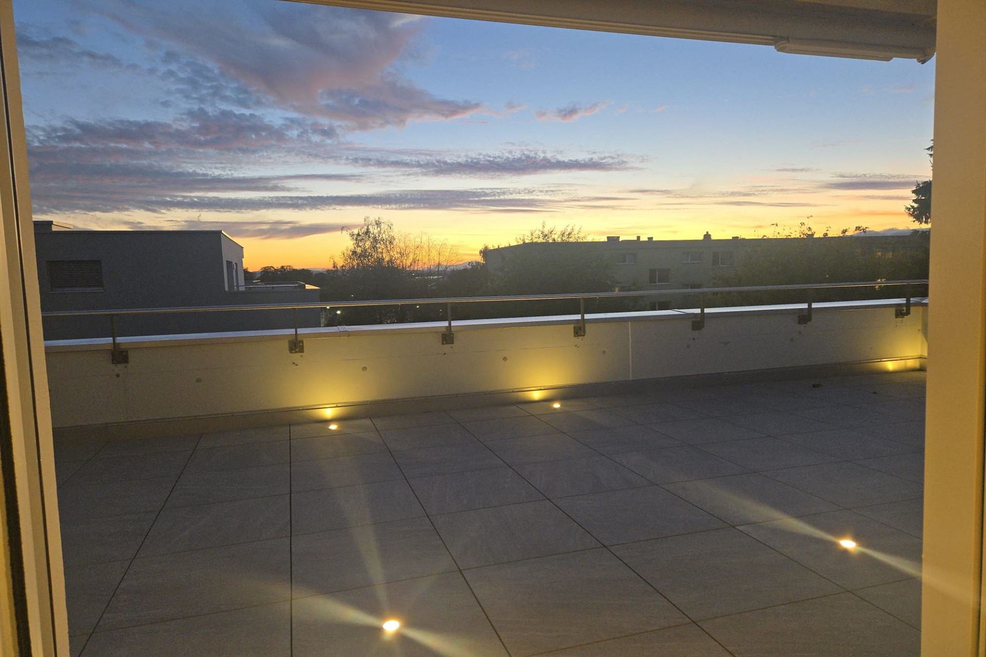 Dachterrasse bei Sonnenuntergang