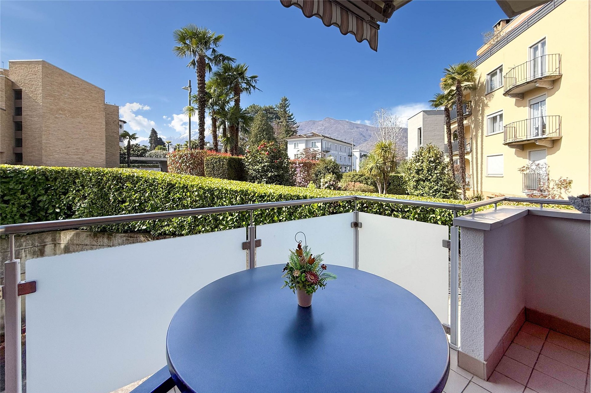 Balkon mit Bergblick
