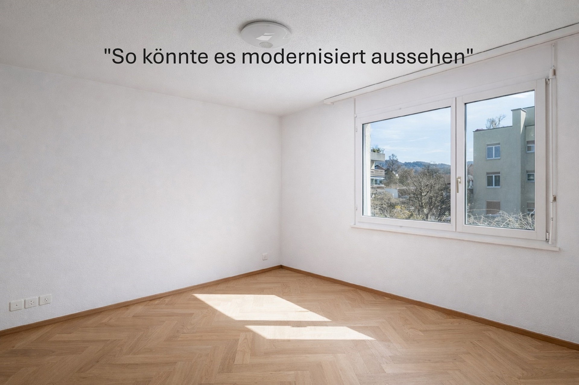 Leerer, modernisierter Raum mit großem Fenster