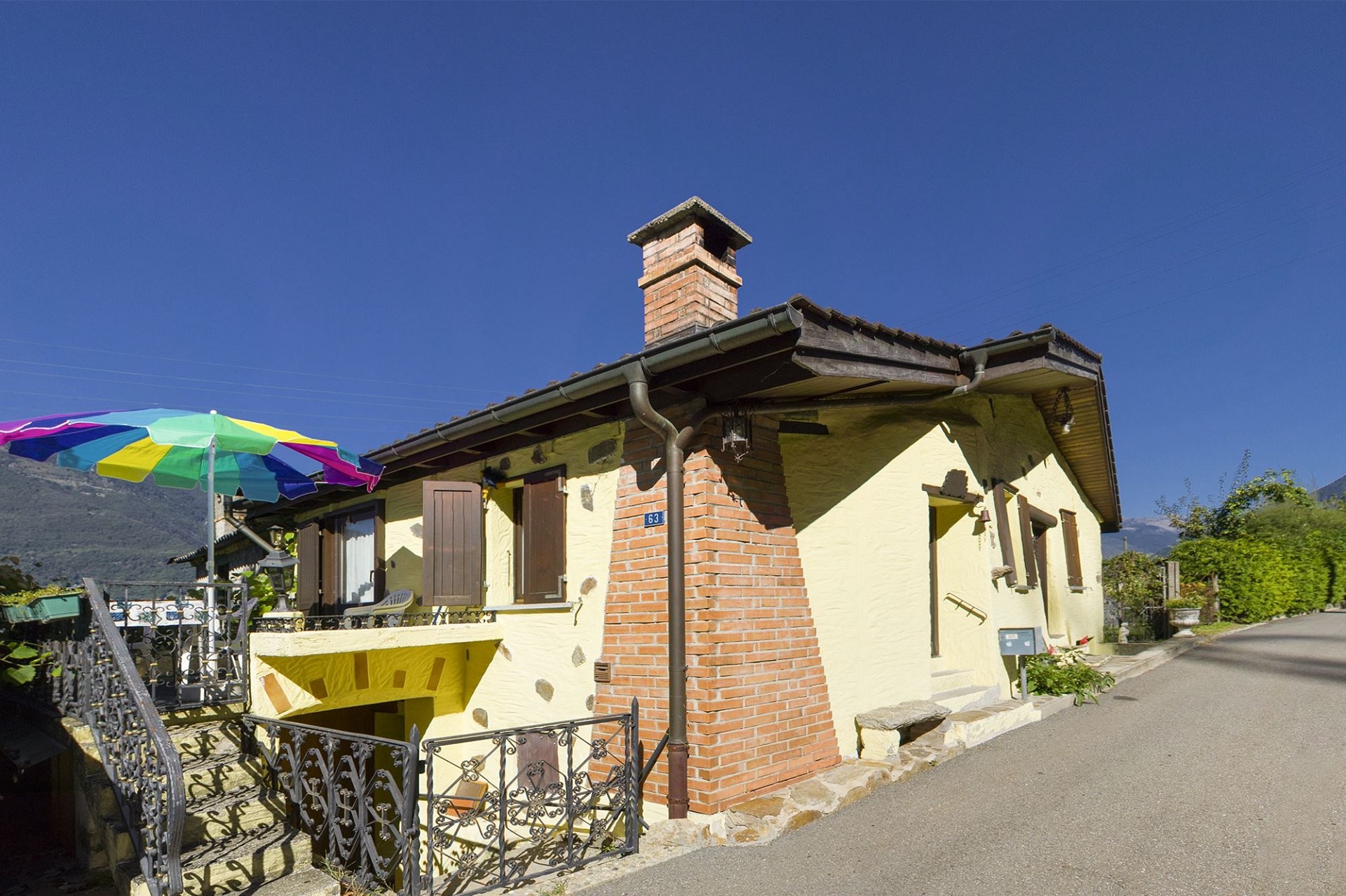 Landhaus mit Kamin und Balkon