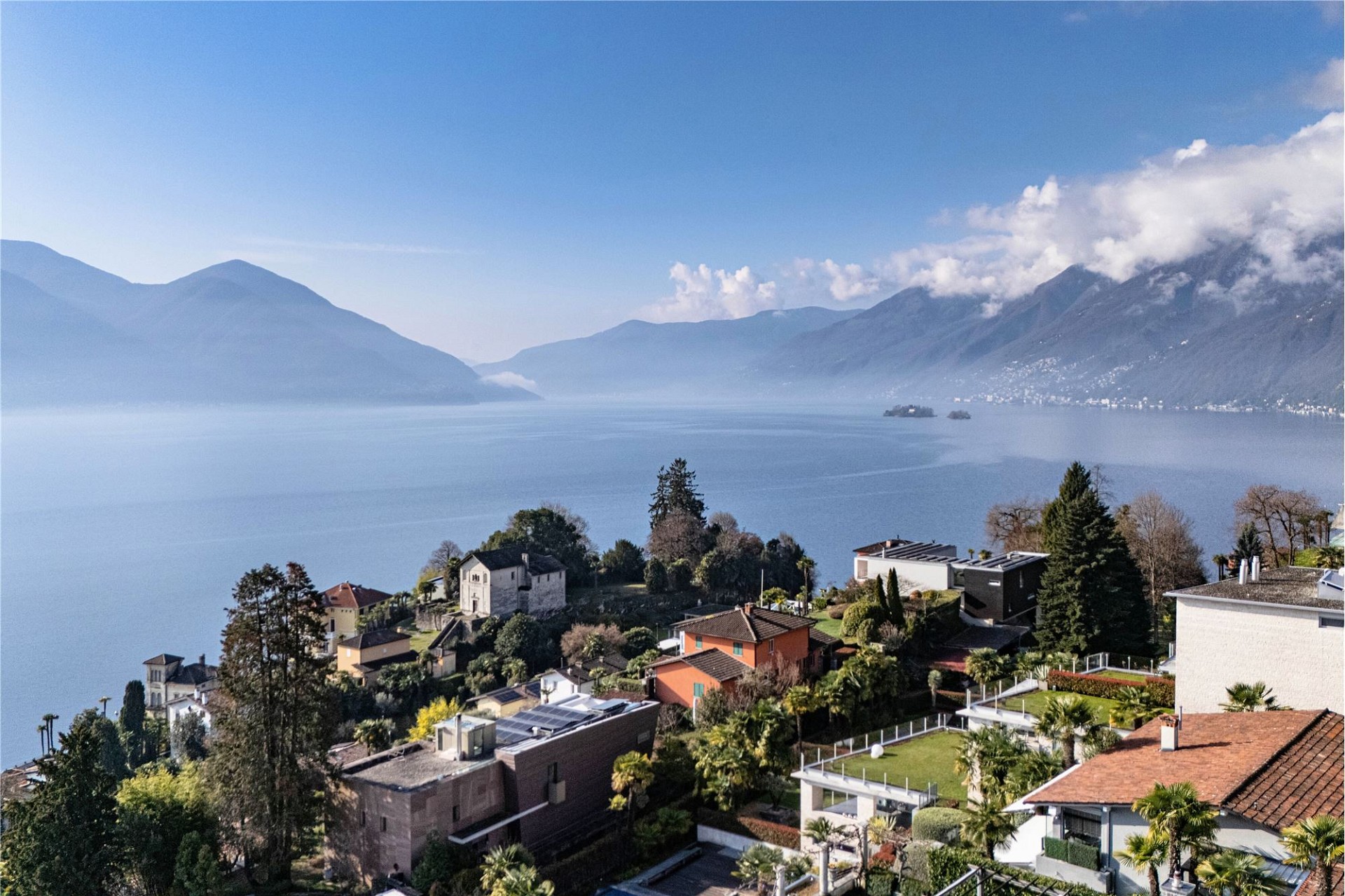 Seeblick mit Bergpanorama