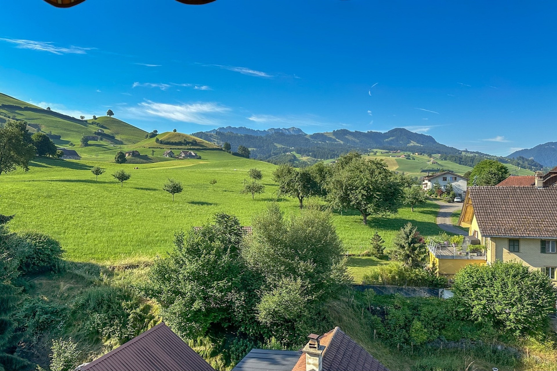 Alpenlandschaft mit Blick ins Grüne