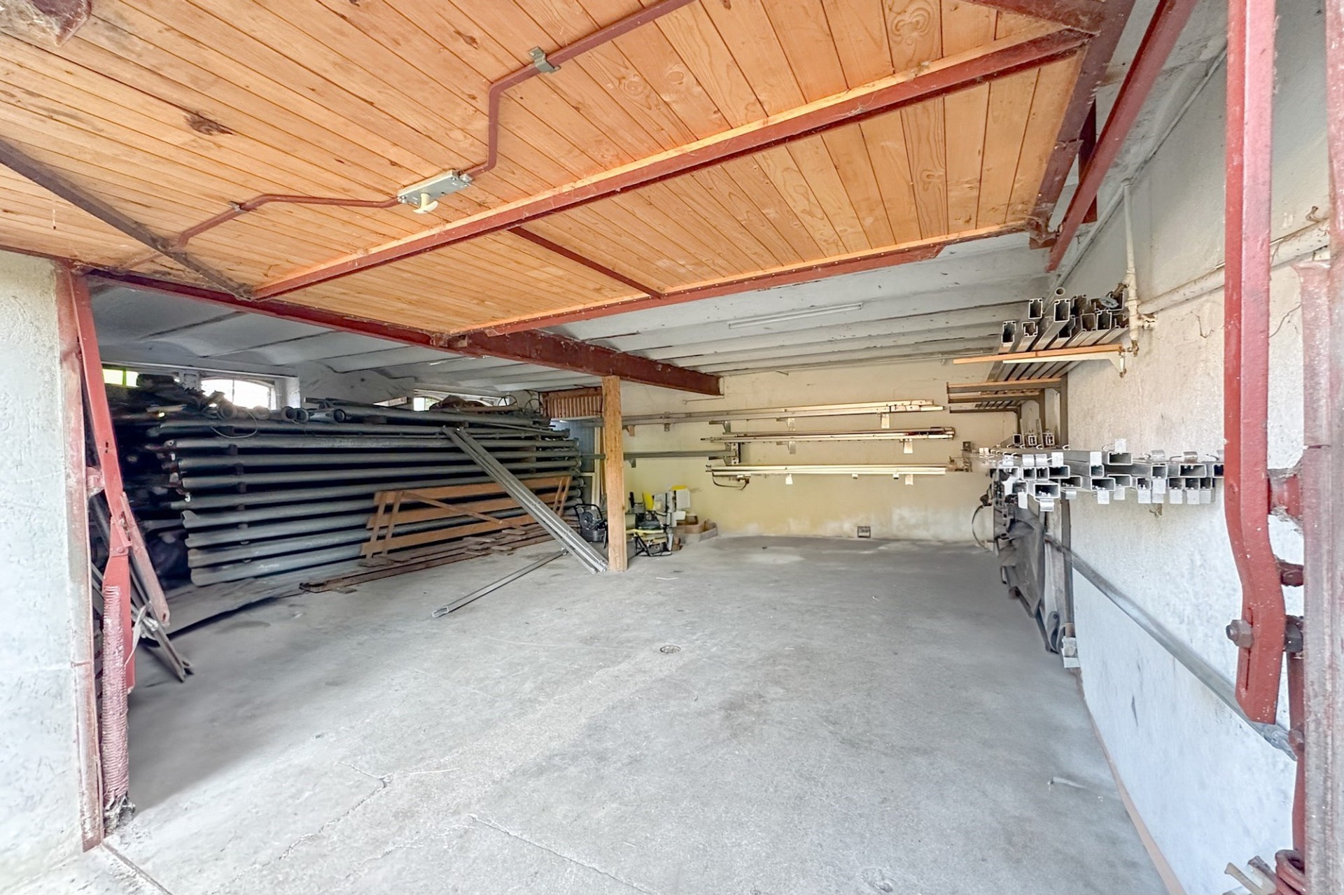 Werkstatt- bzw. Lagerraum in einer Garage