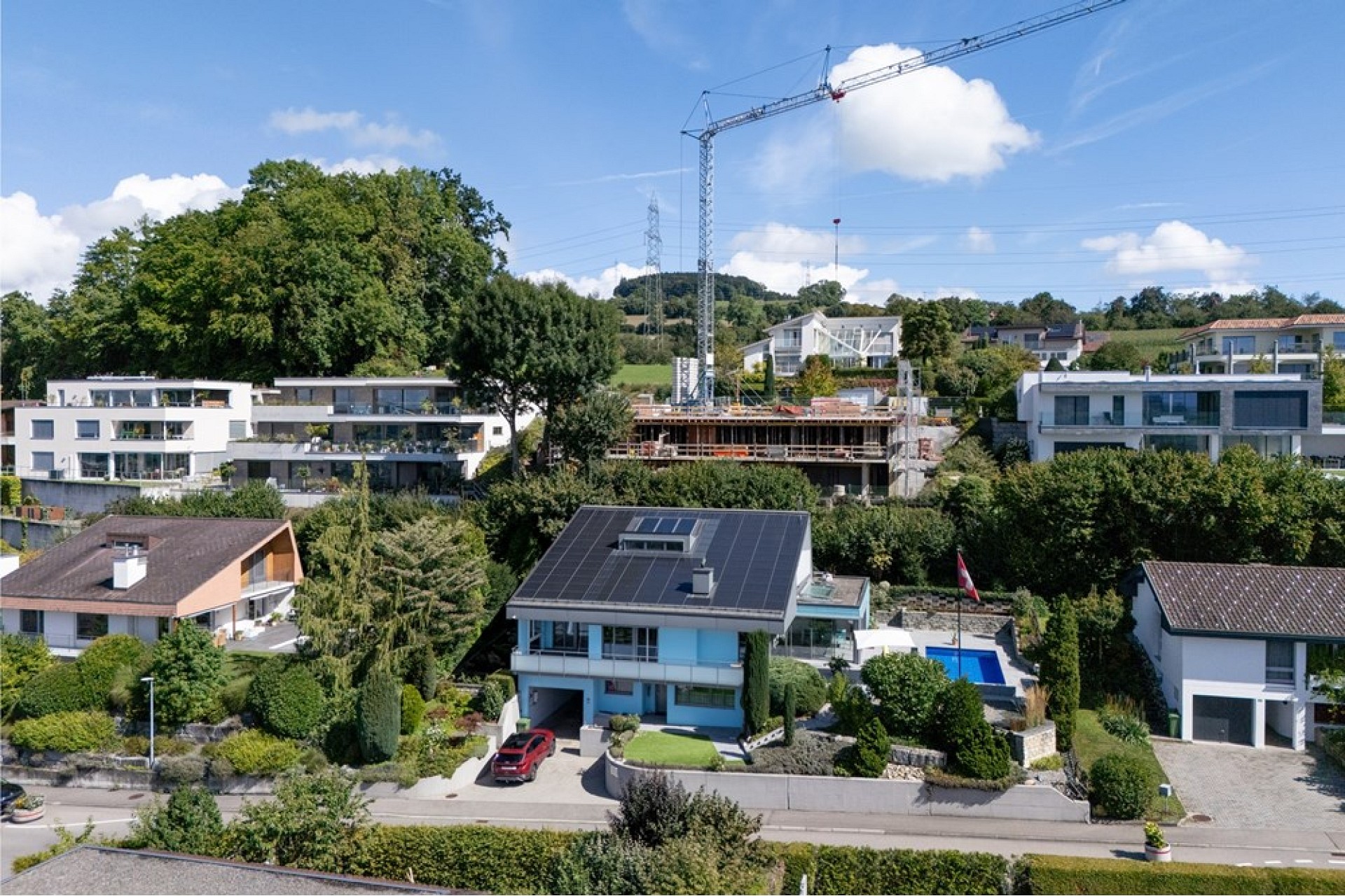 Luftaufnahme eines modernen Wohngebiets
