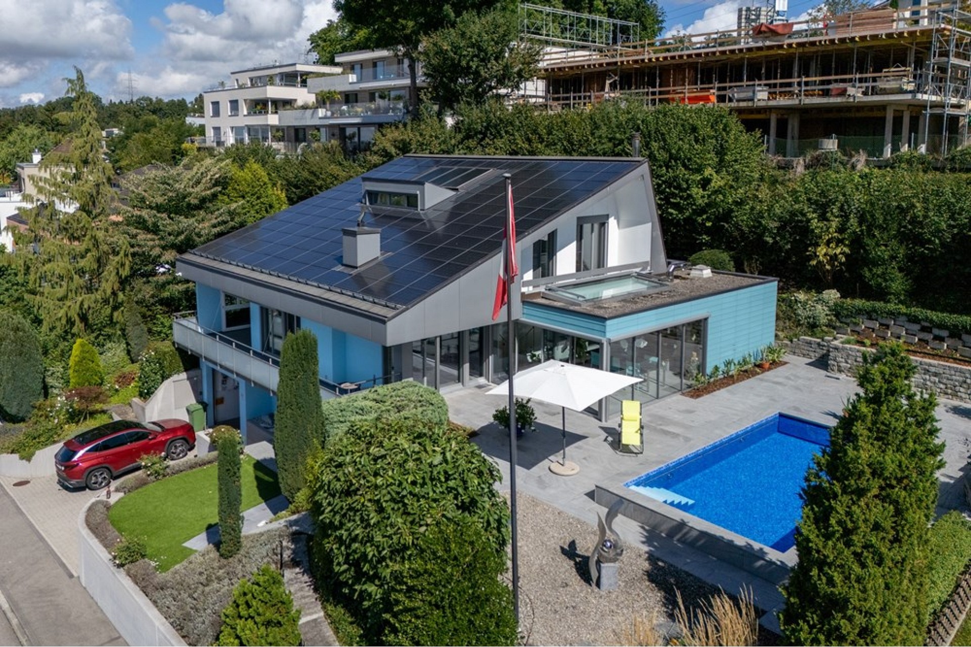 Moderne Villa mit Pool und Solardach