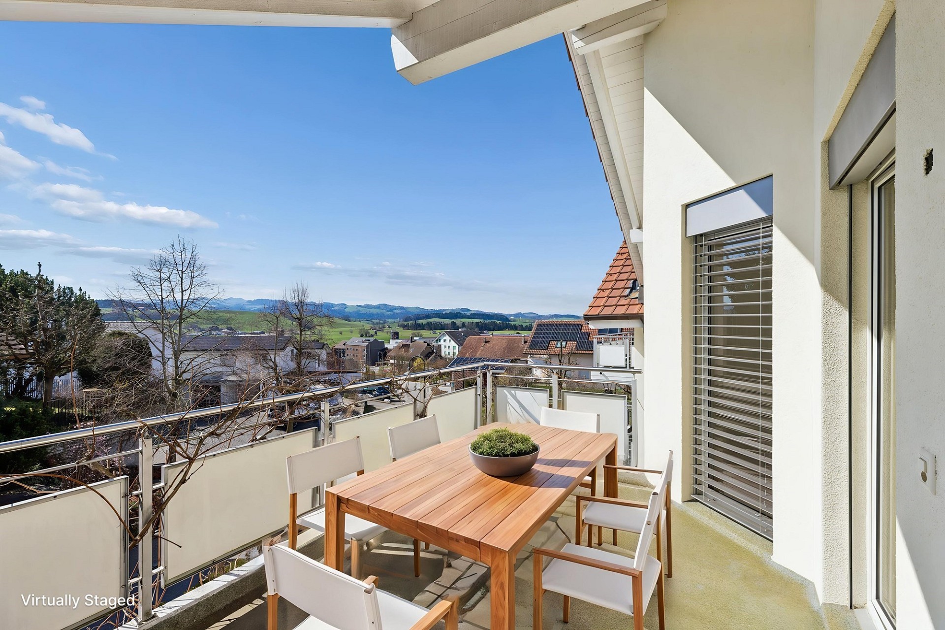 Balkon mit Bergblick