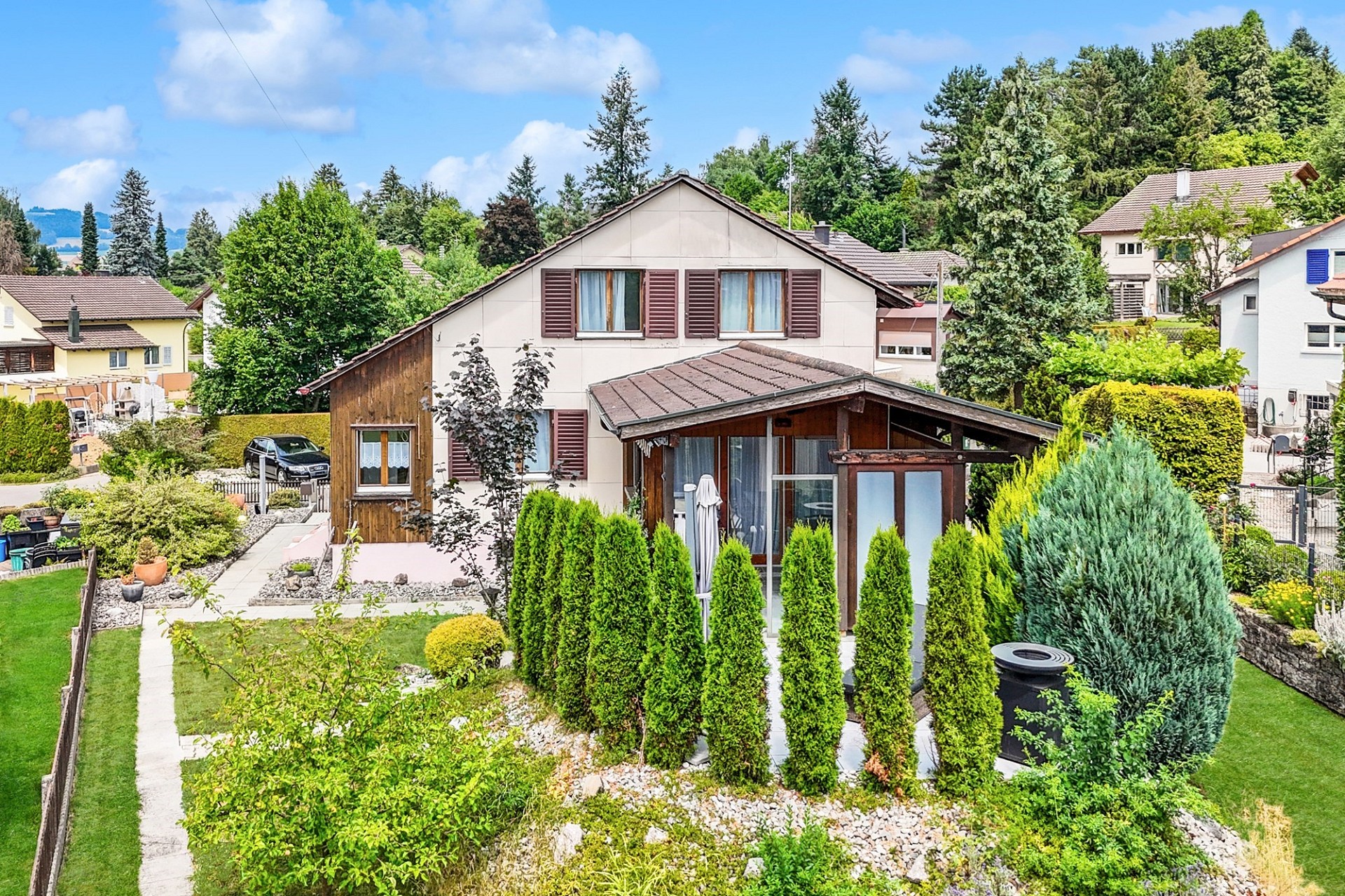 Einfamilienhaus mit gepflegtem Garten