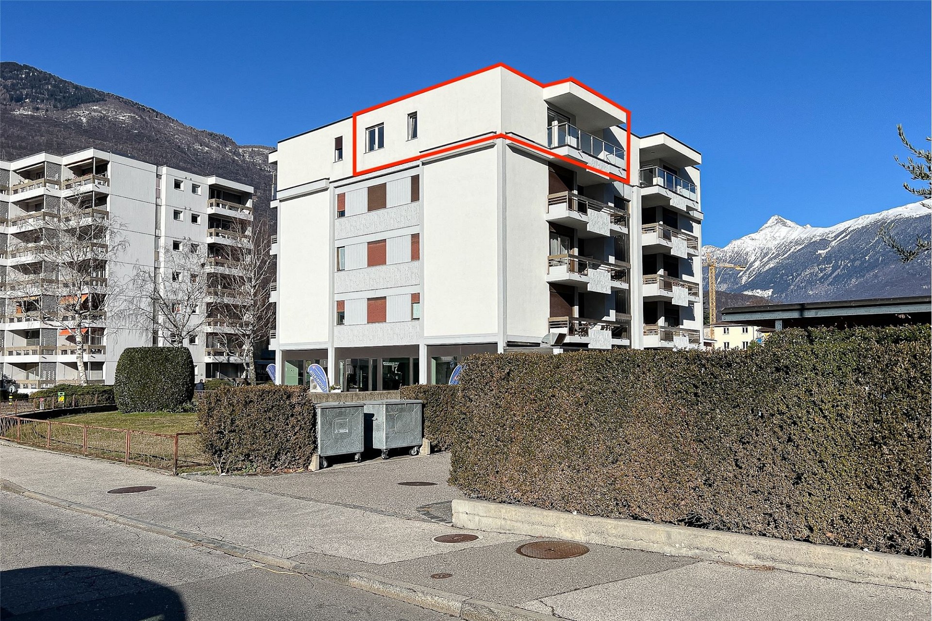 Mehrfamilienhaus in Berglage mit Balkonen