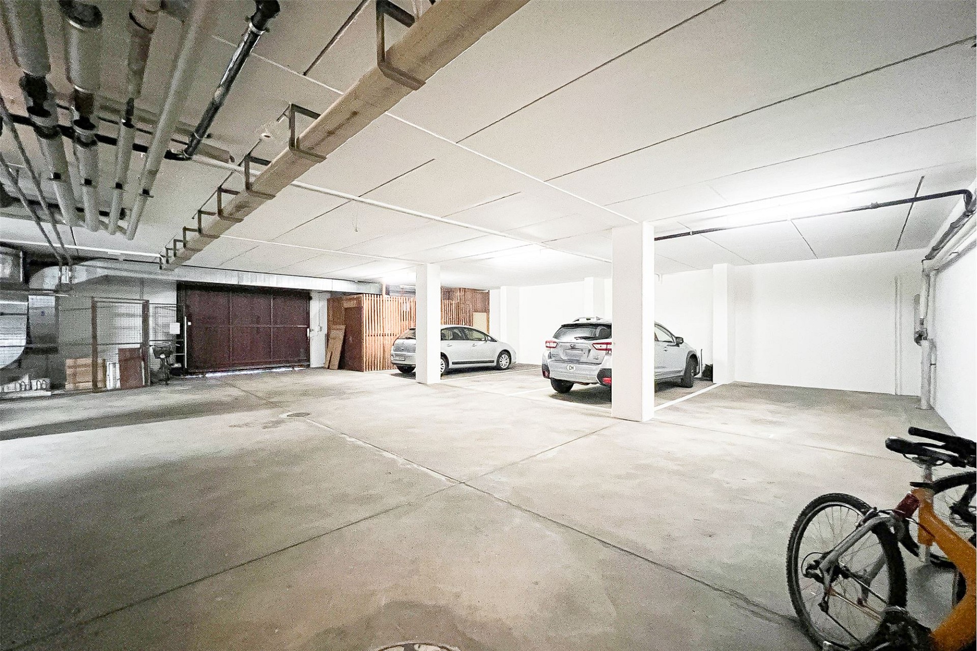 Tiefgarage mit Stellplätzen