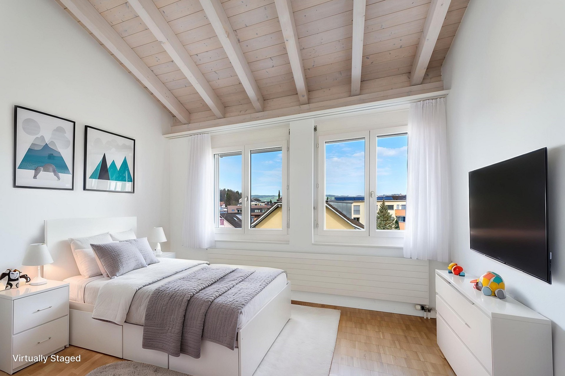 Virtuell gestagtes Schlafzimmer unter Dachschräge