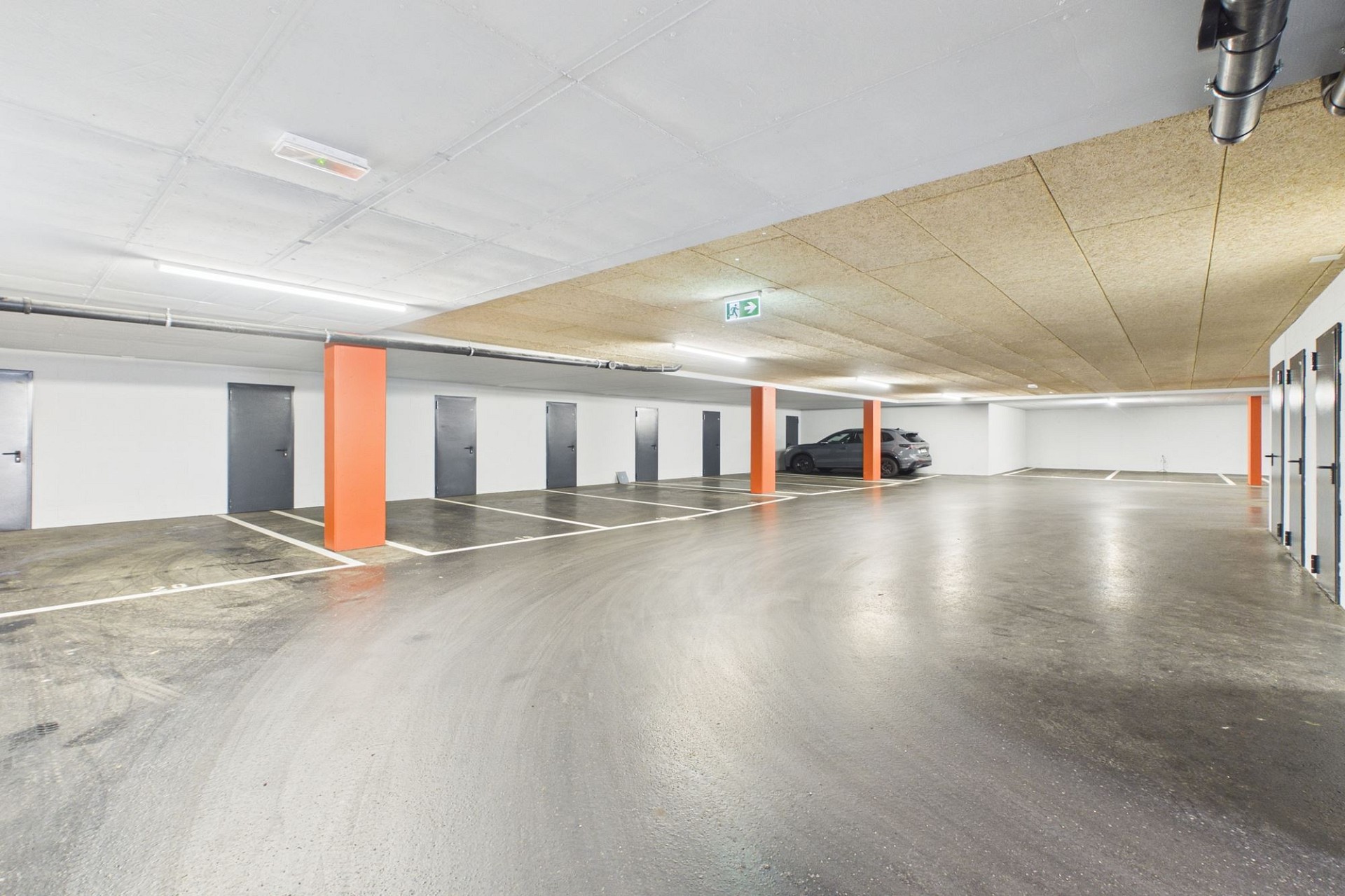Tiefgarage mit Stellplätzen