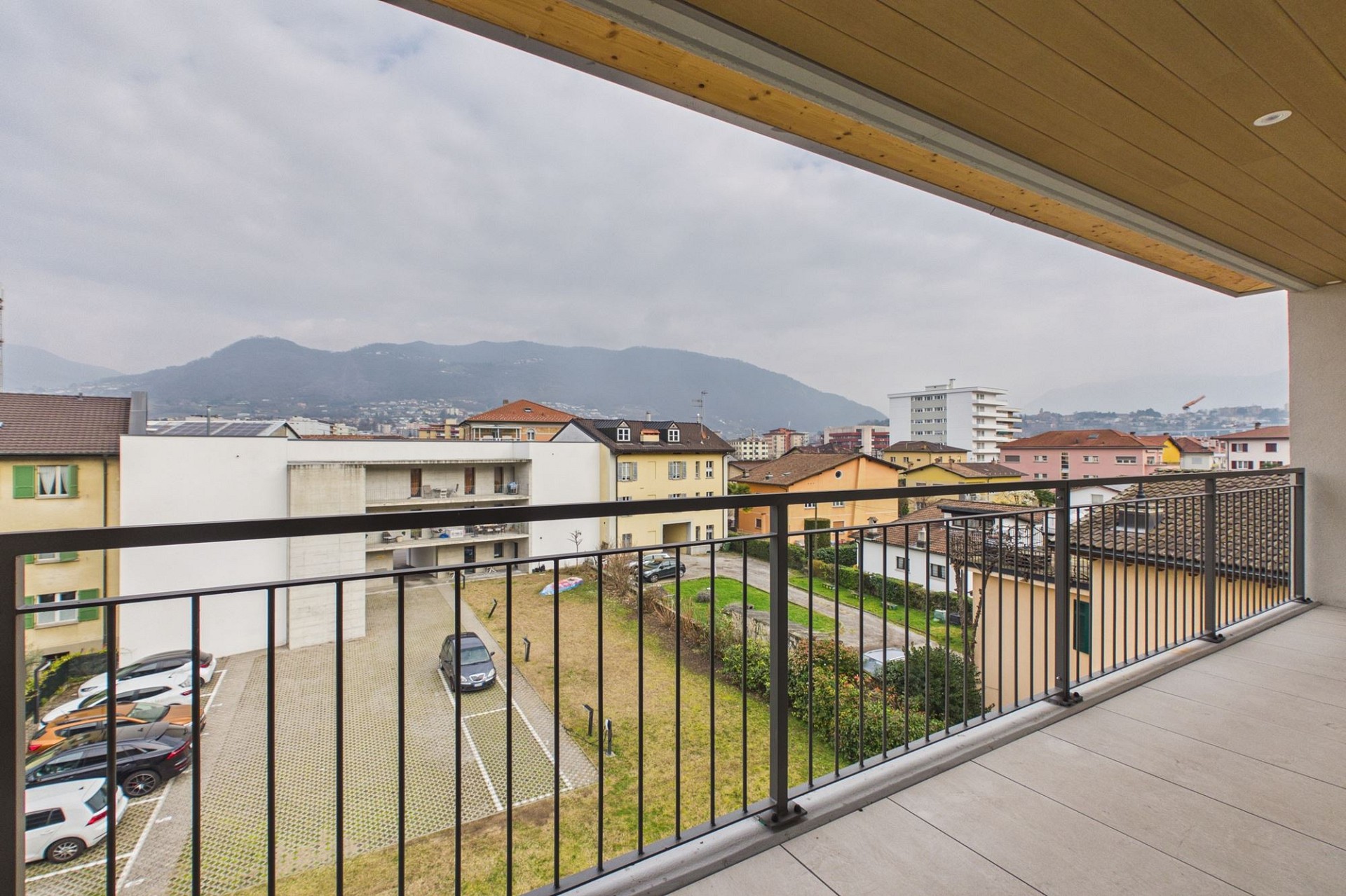 Balkon mit Bergblick