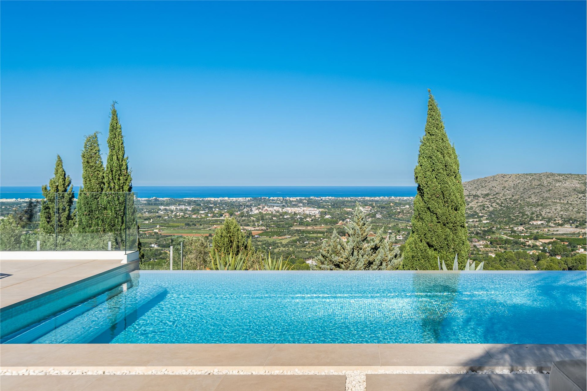 Infinity-Pool mit Meerblick
