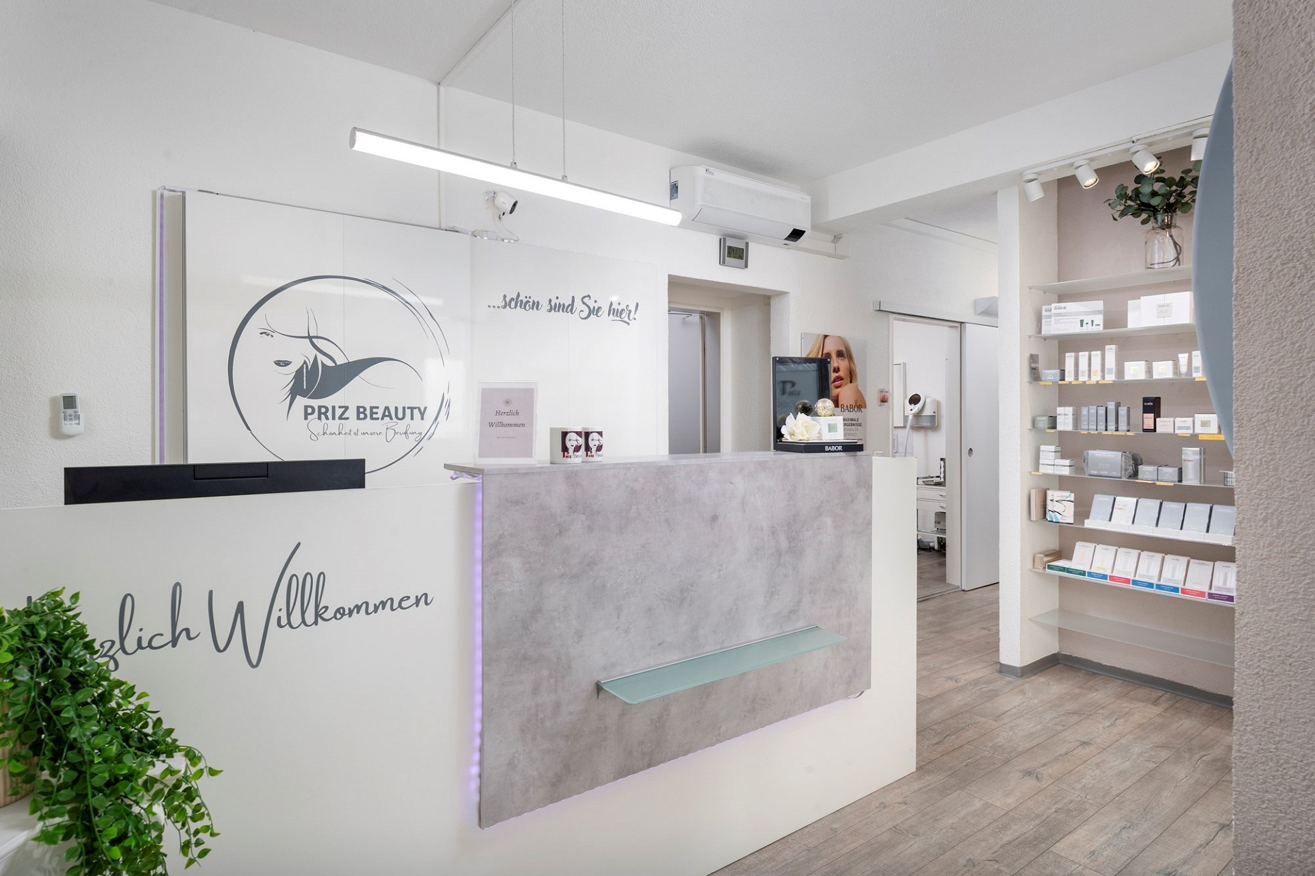 Empfangsbereich eines Beauty-Studios