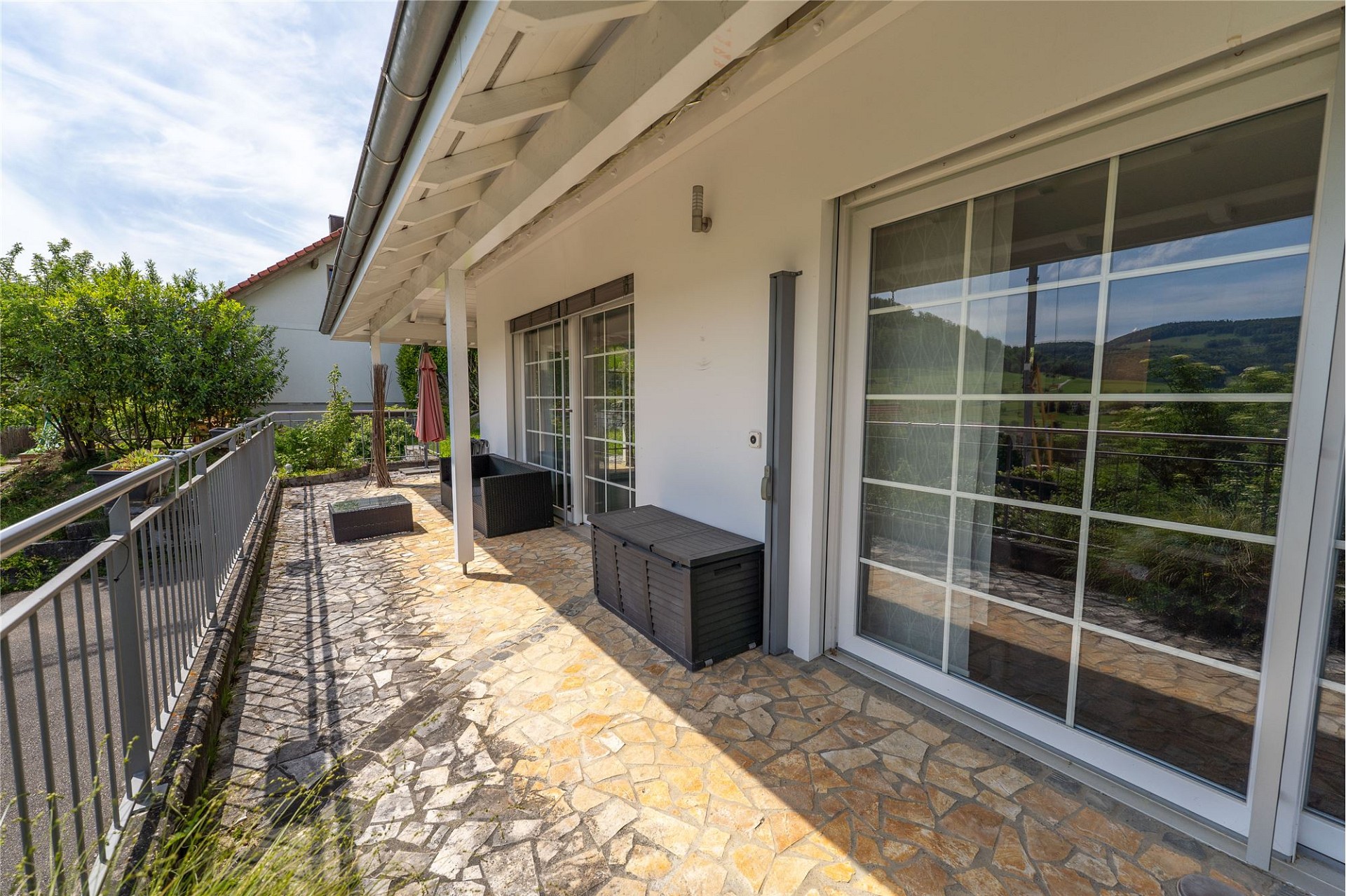 Terrasse mit Blick ins Grüne