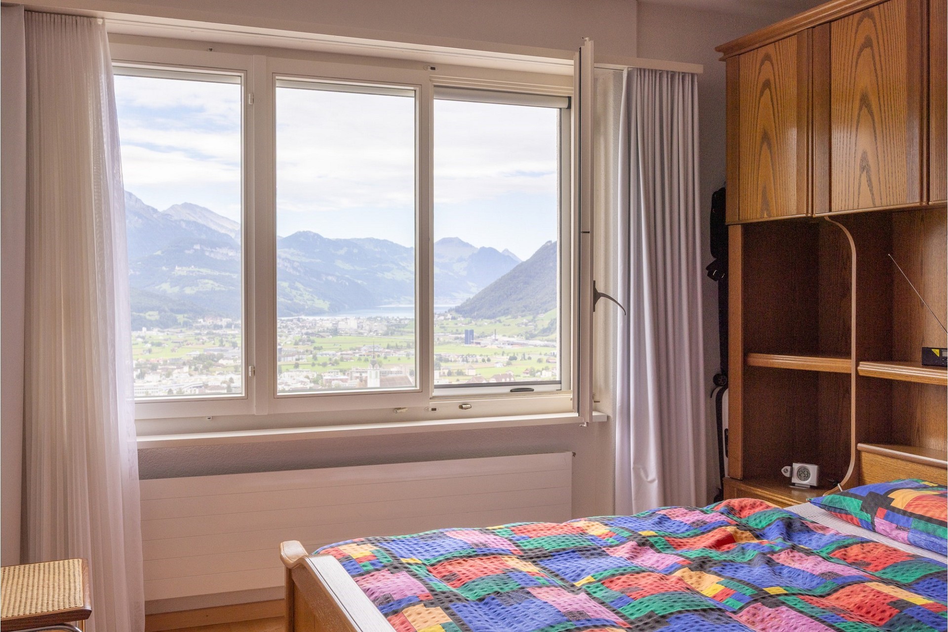 Schlafzimmer mit Bergblick