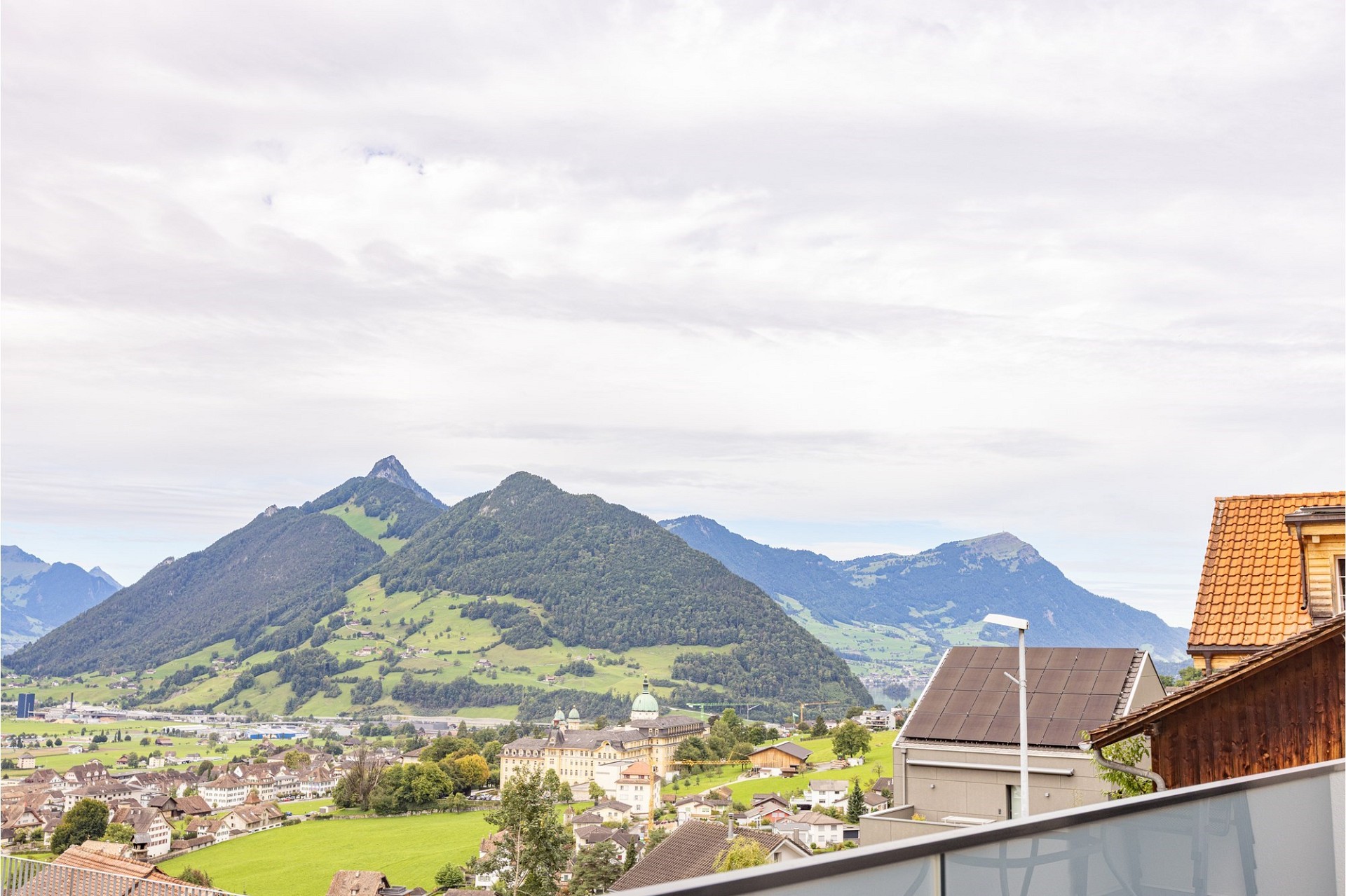Bergblick von einem Balkon