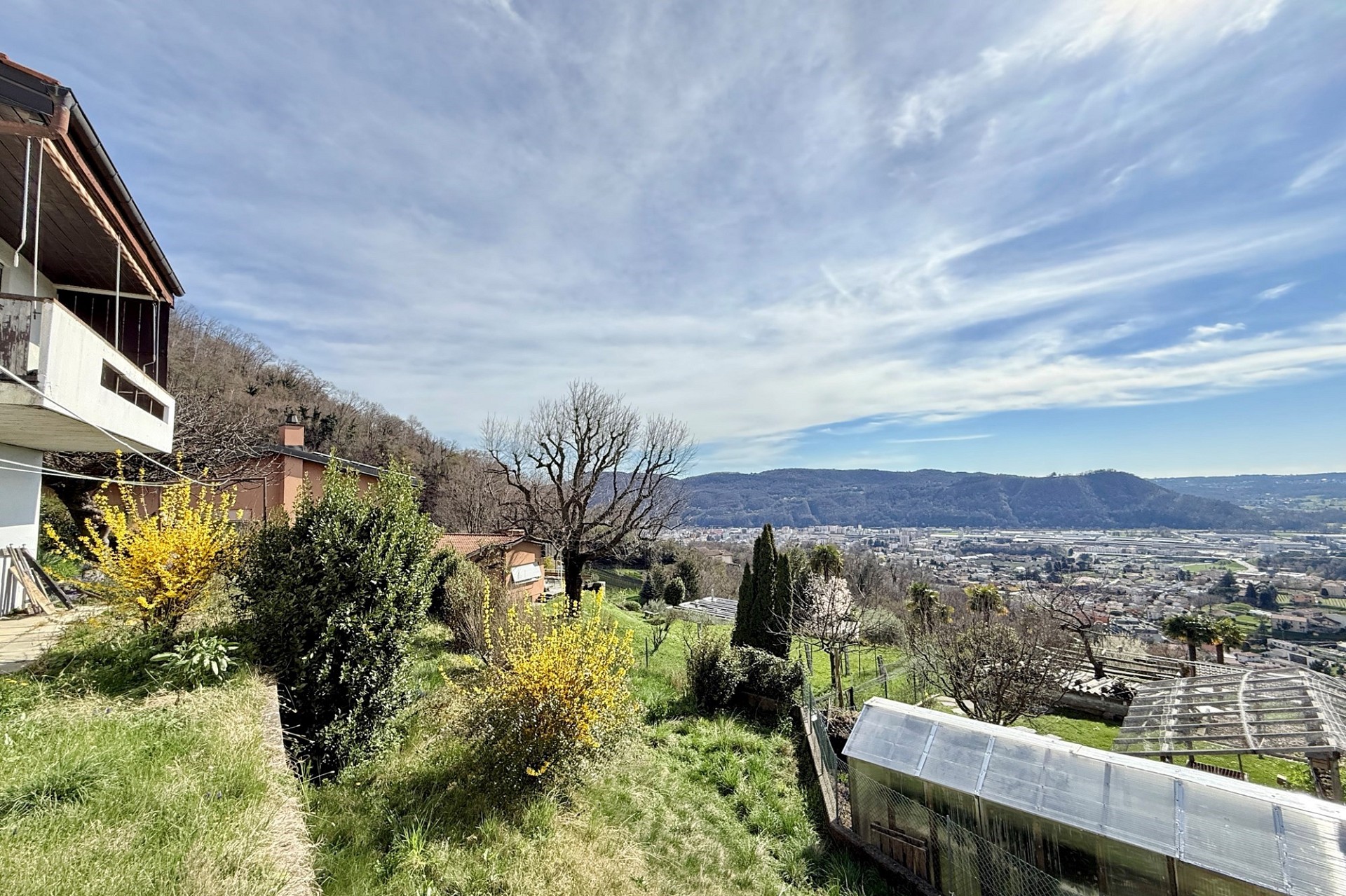 Hanggrundstück mit Panoramablick