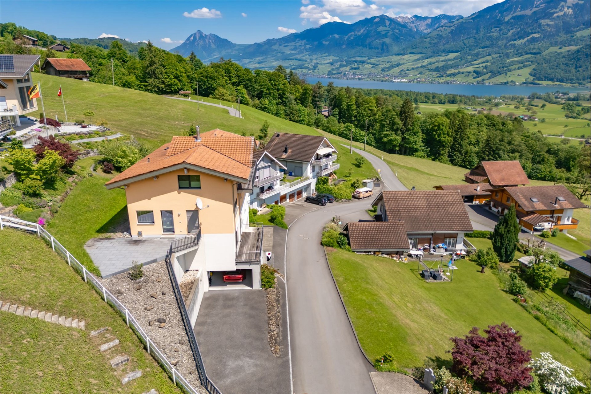 Alpine Wohnlage mit Seeblick