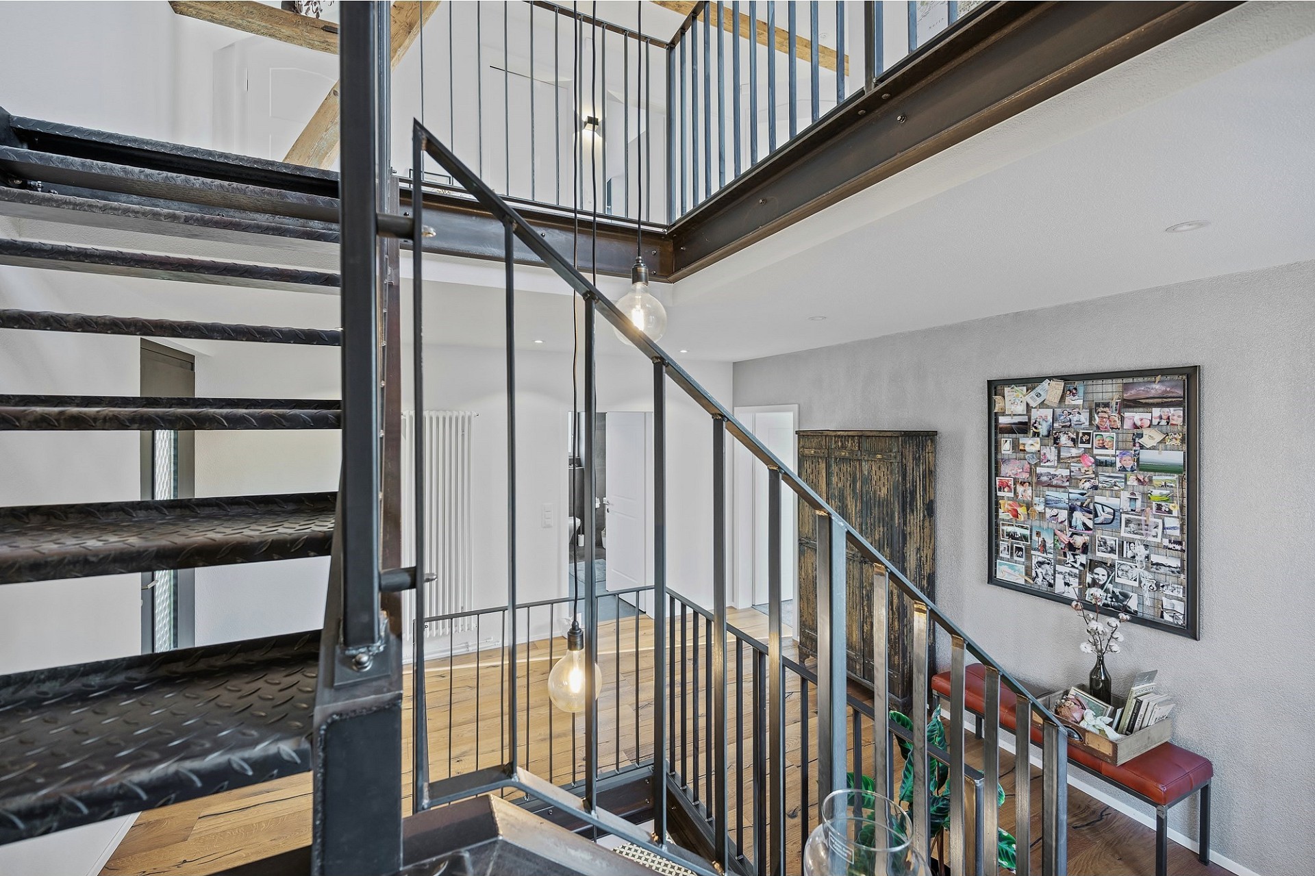 Offene Galerie mit Treppe