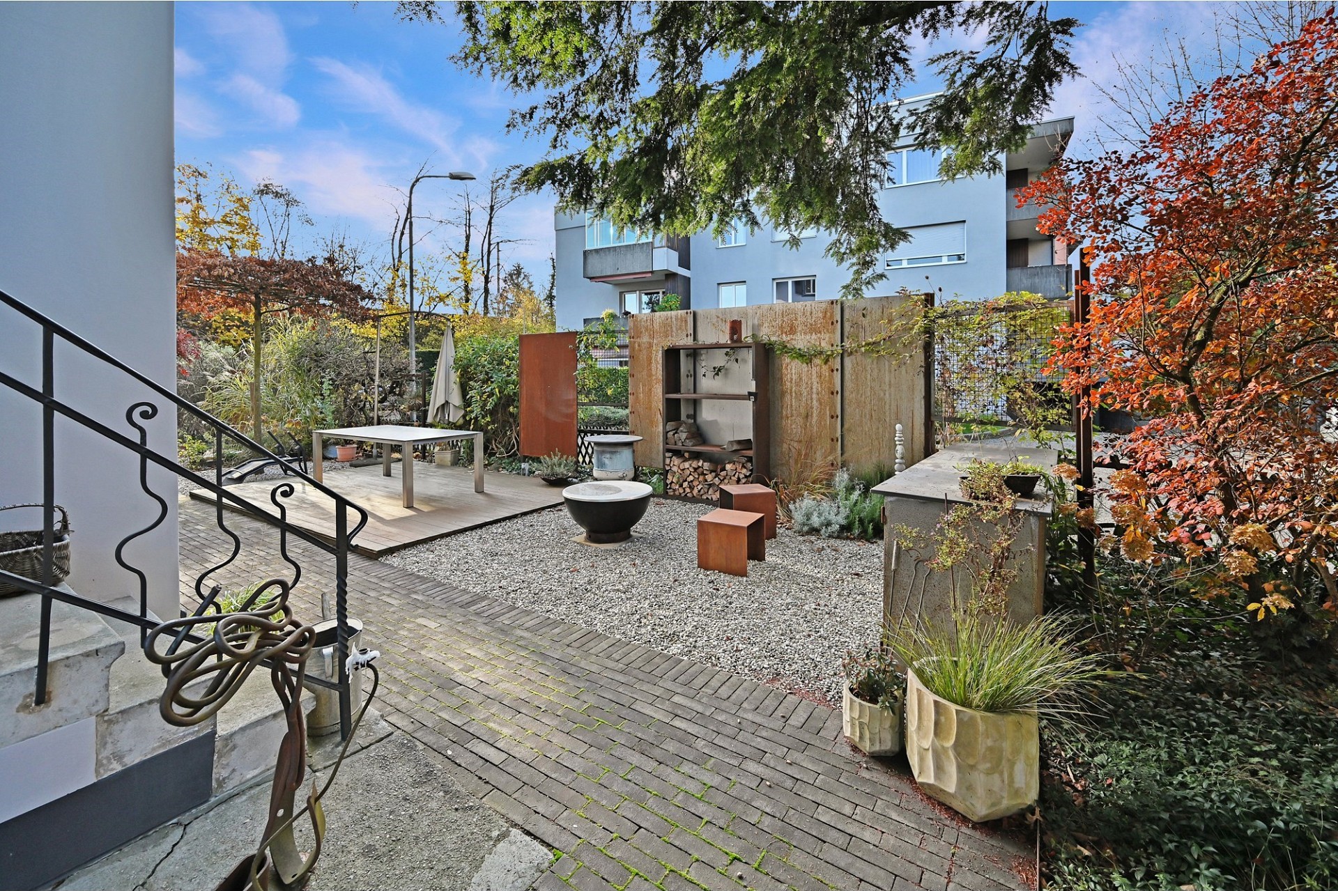 Außenbereich mit Garten und Terrasse