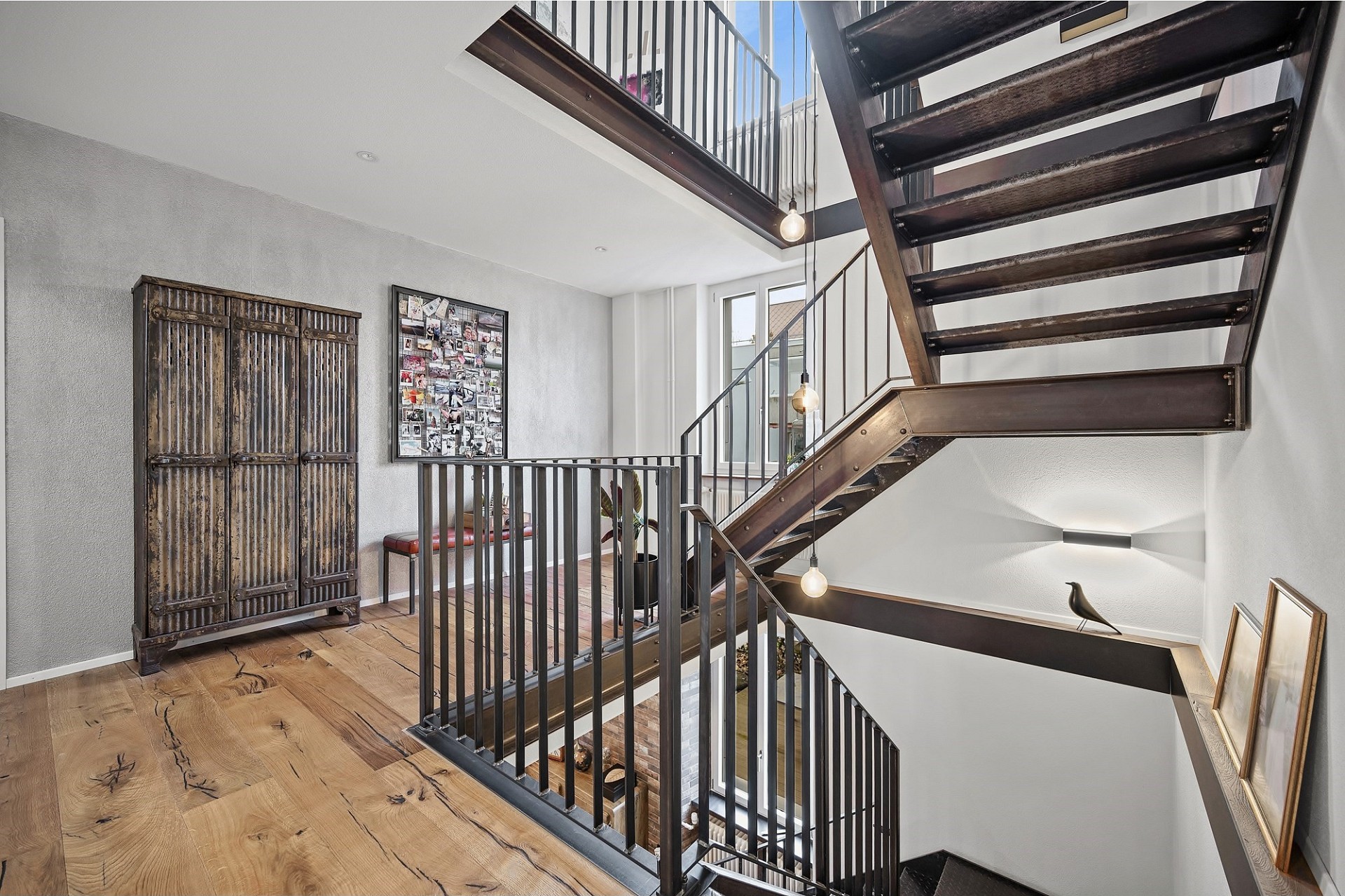 Galerie mit offener Treppe