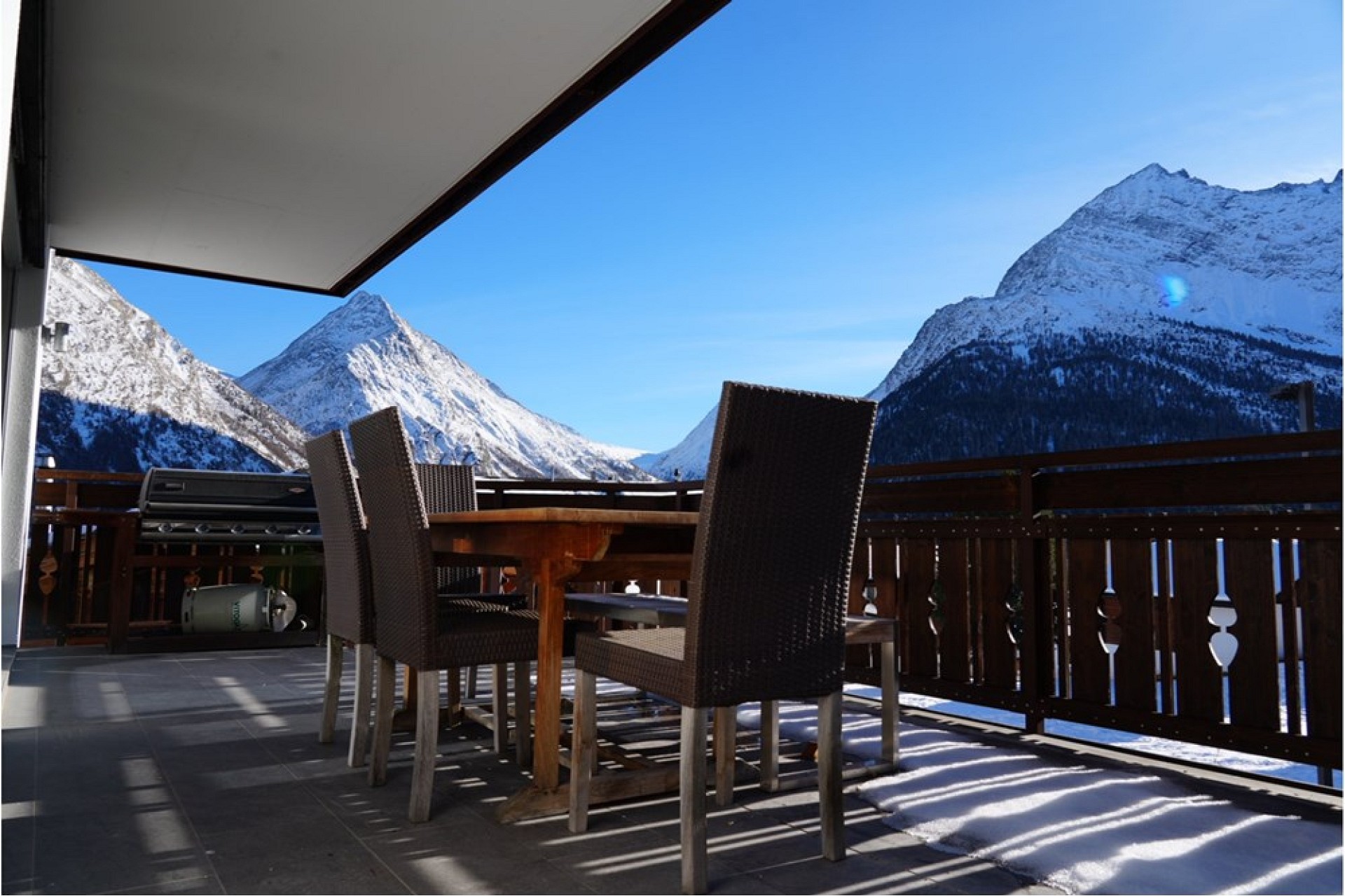 Balkon mit Bergblick