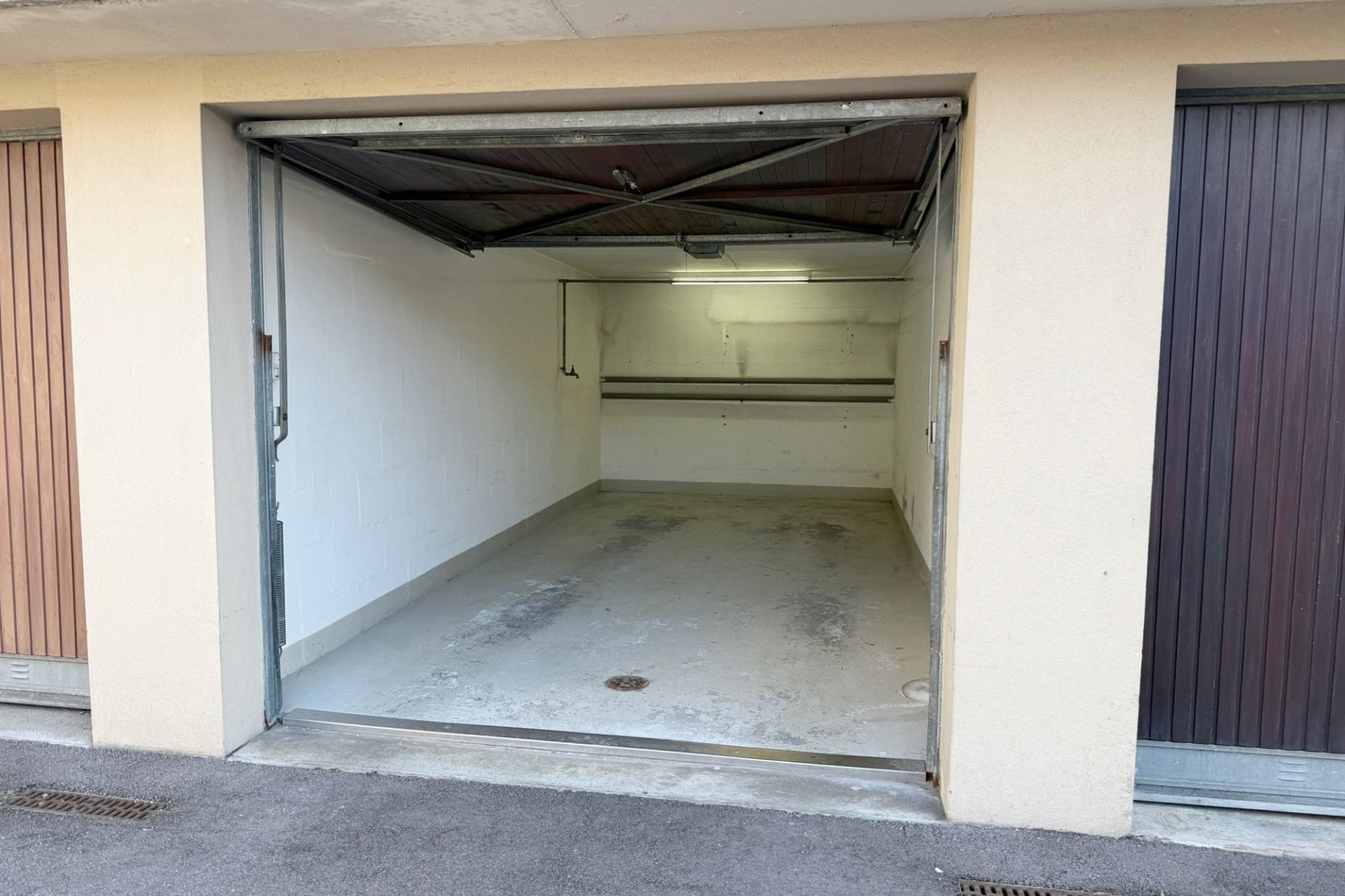 Offene Einzelgarage
