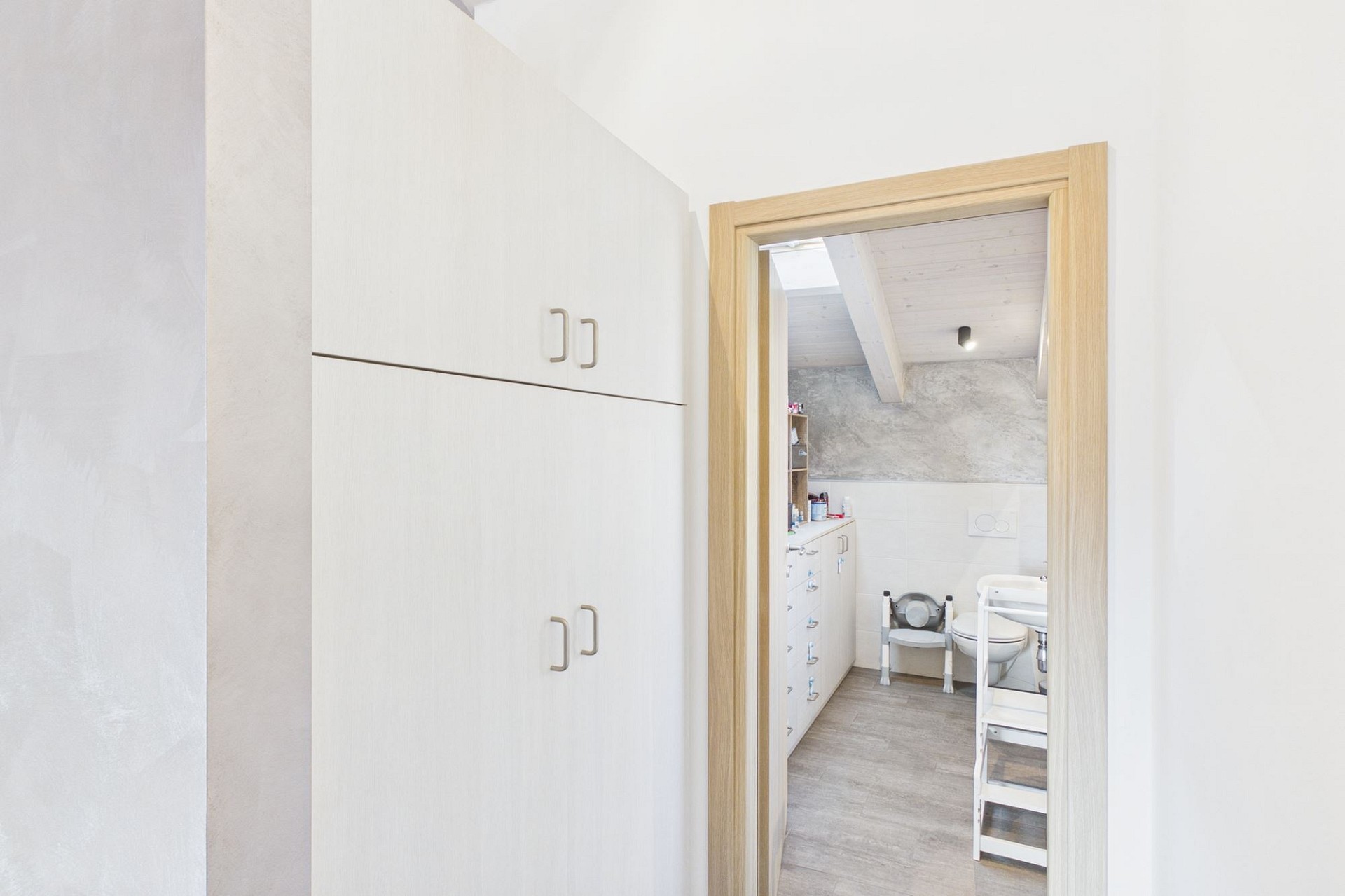Kleines WC mit Dachschräge