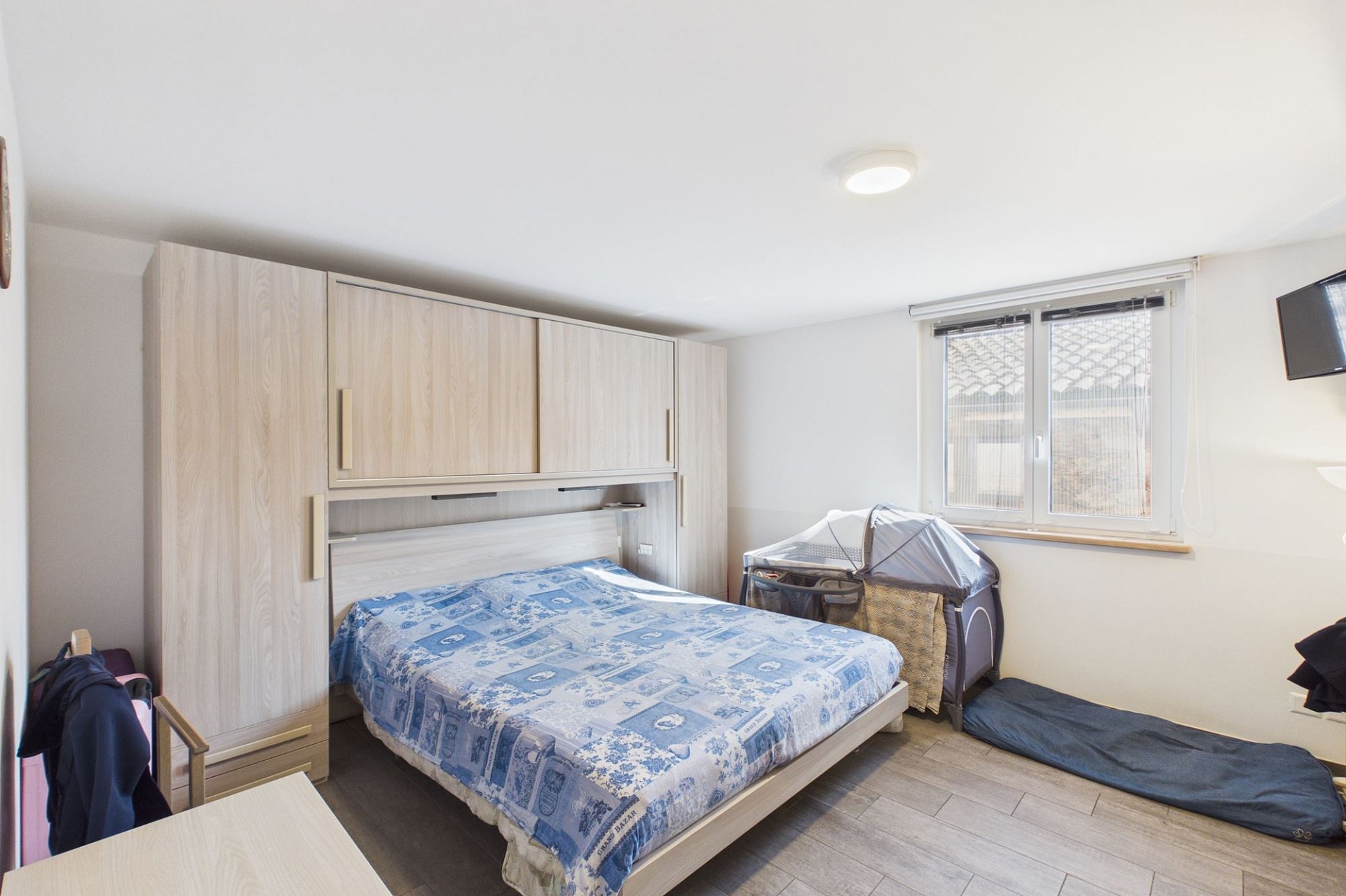 Schlafzimmer mit Einbauschrank