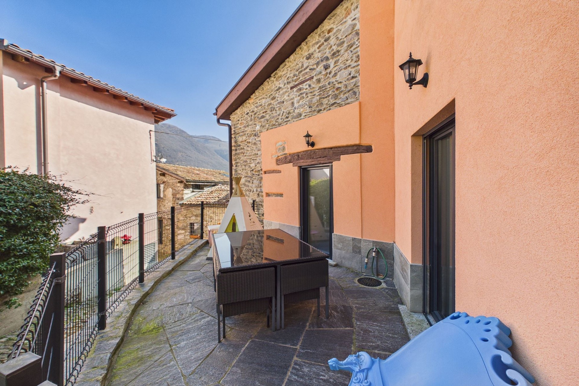 Terrasse mit Bergblick