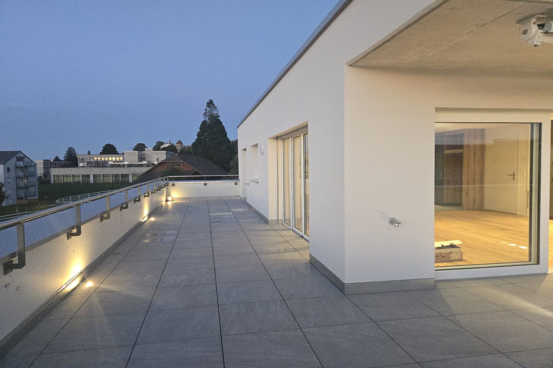 Dachterrasse eines modernen Hauses