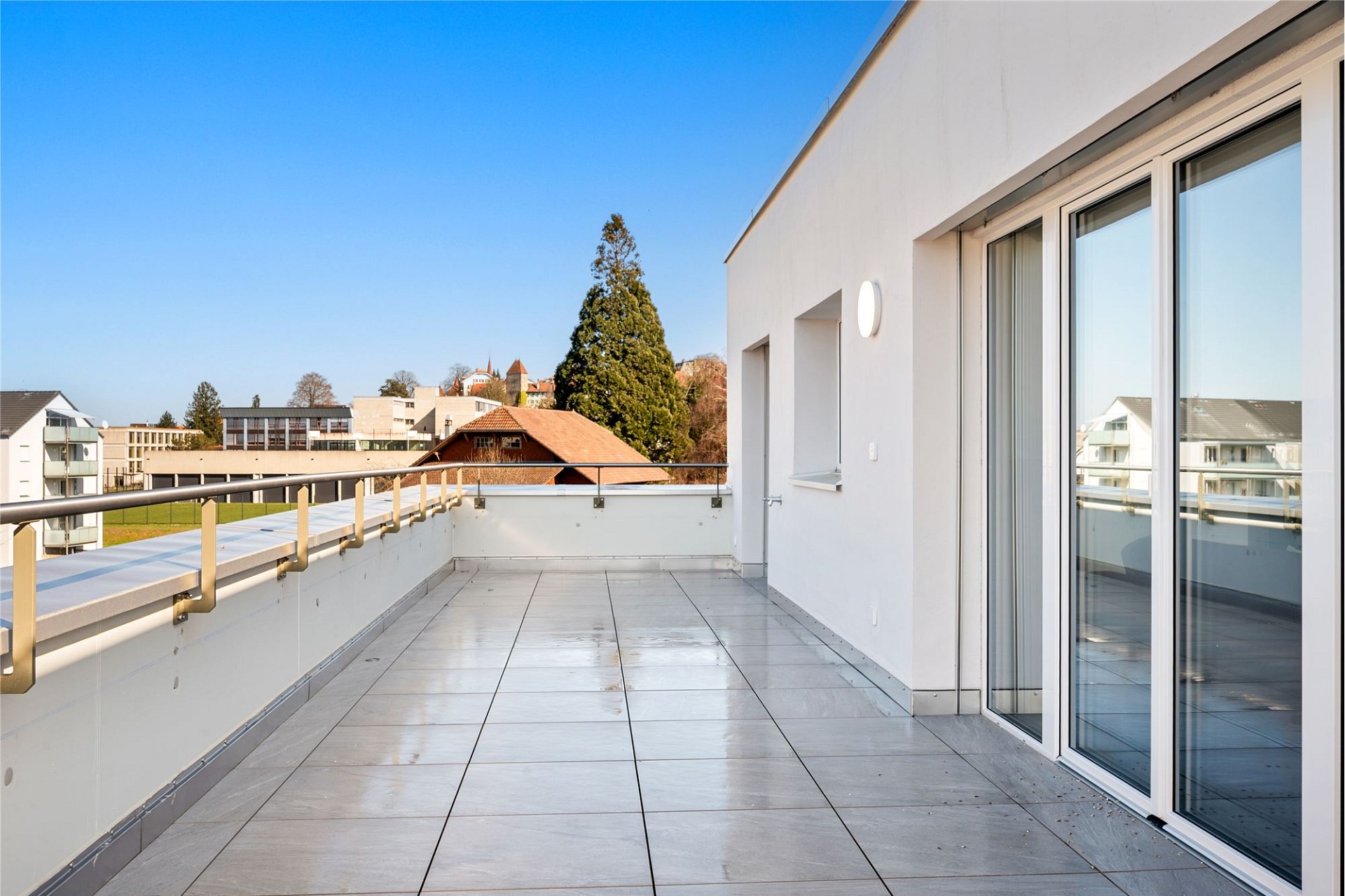 Große Dachterrasse mit Stadtblick