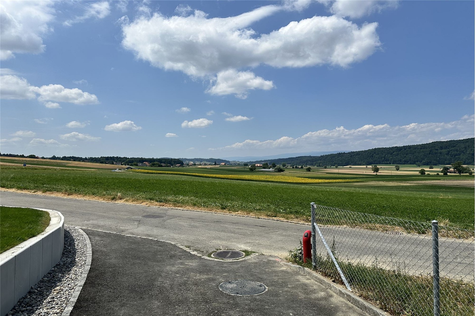 Landschaftsblick von einer Zufahrt