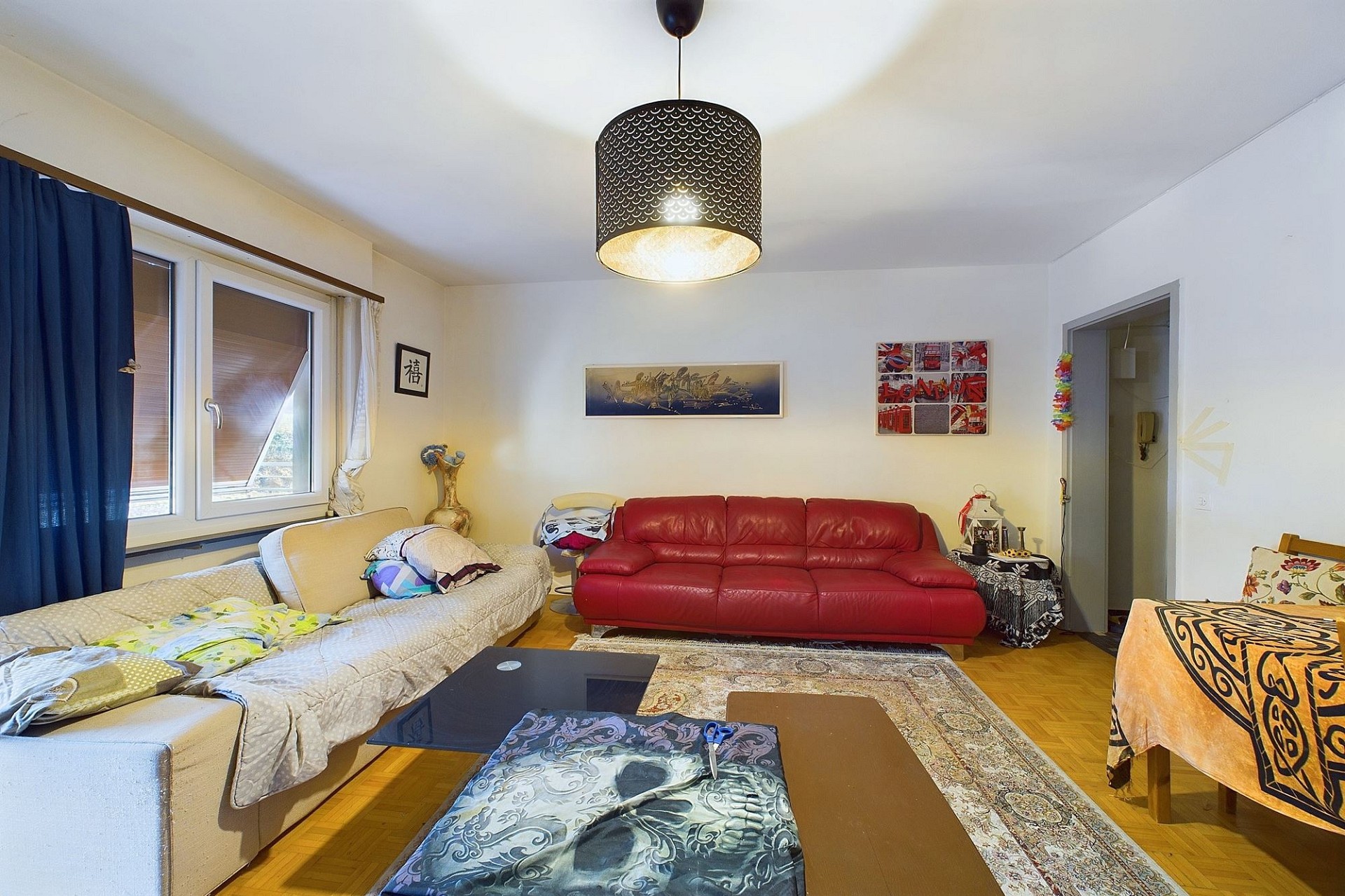 Wohnzimmer mit gemischter Möblierung