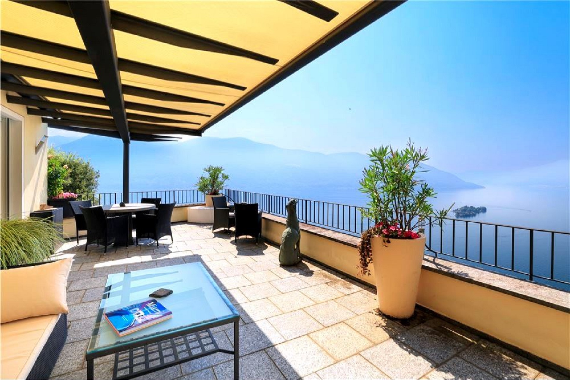 Terrasse mit Seeblick