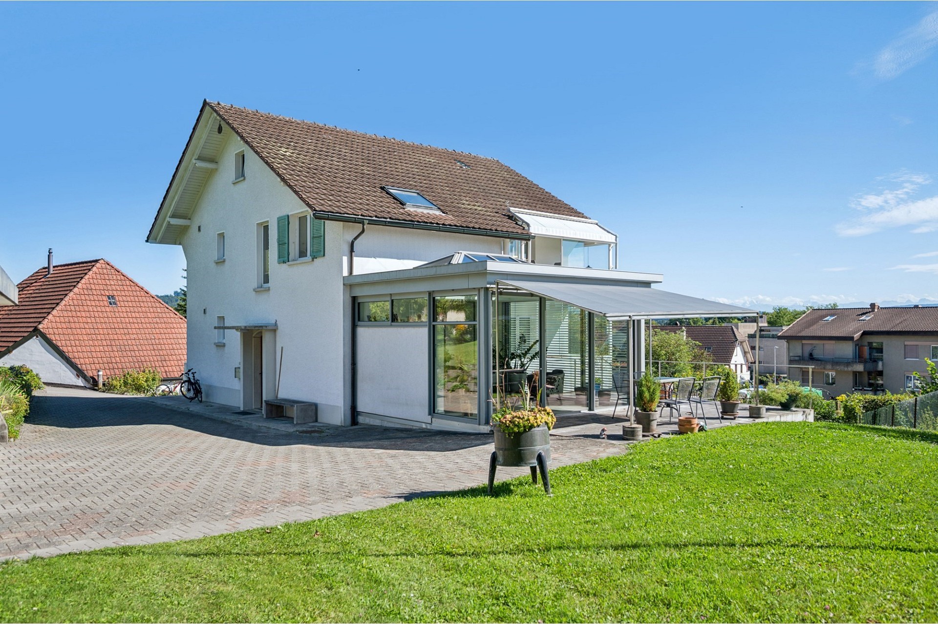 Freistehendes Haus mit Garten und Terrasse