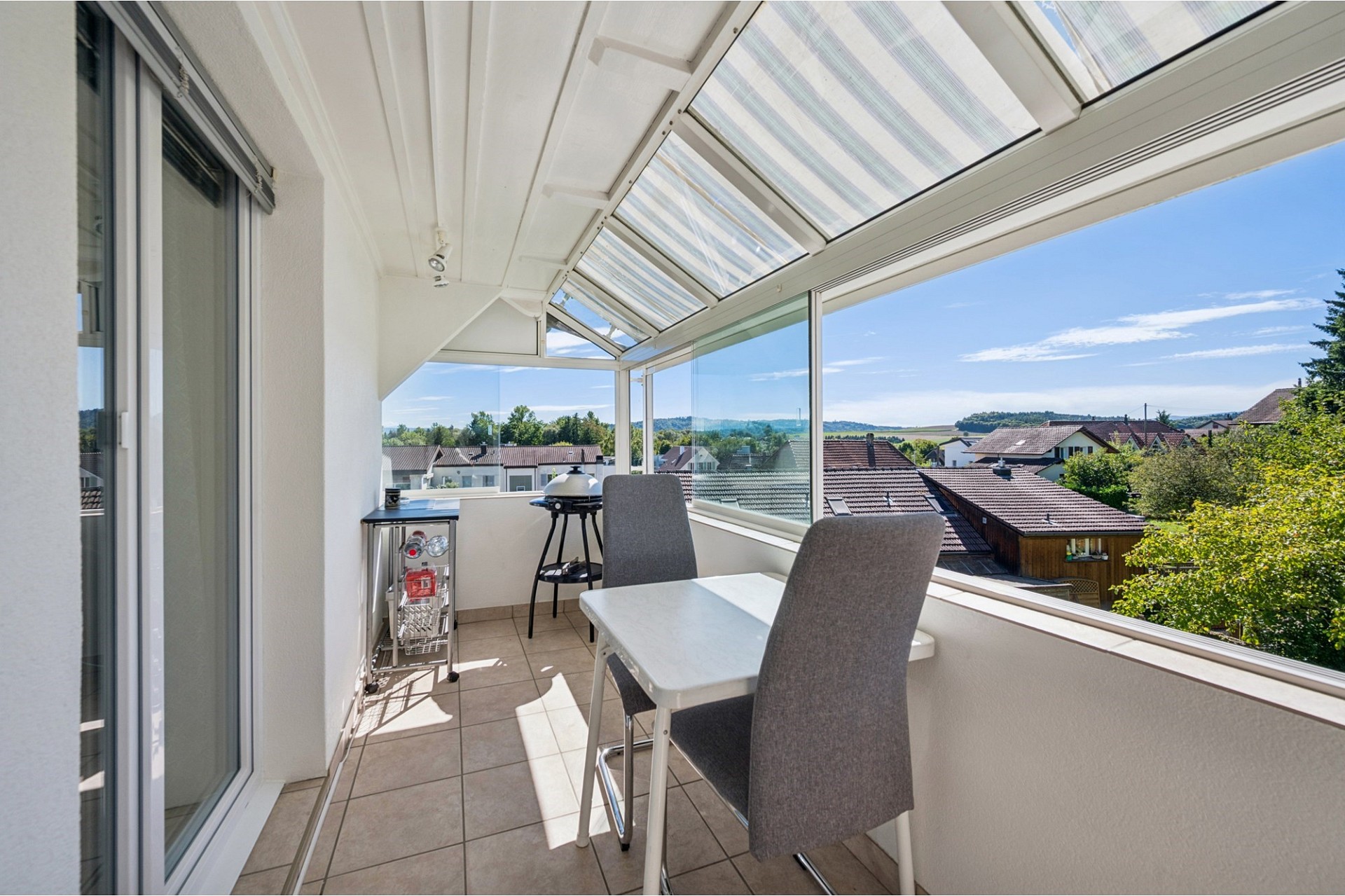 Verglaster Balkon mit Ausblick