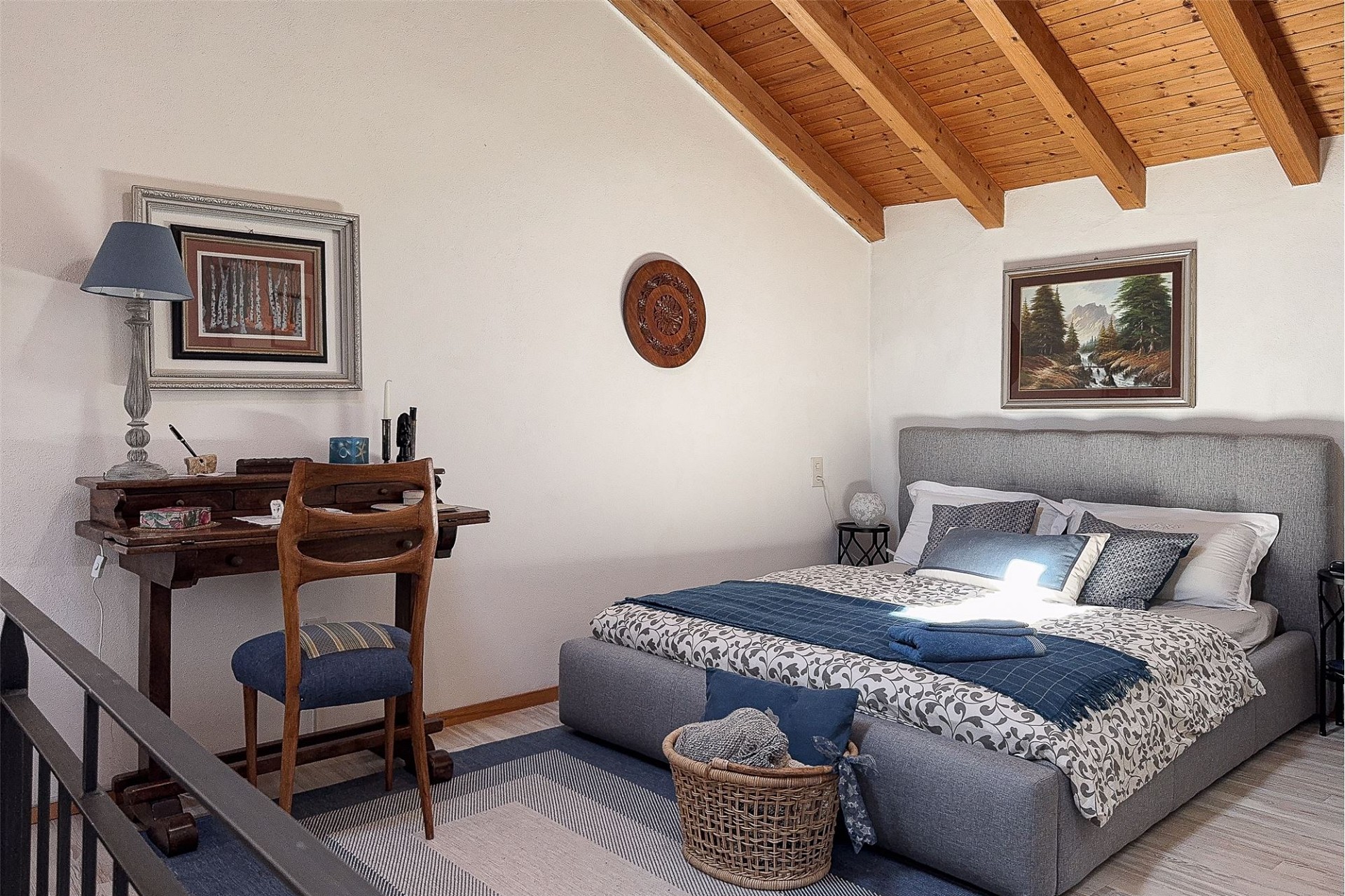 Gemütliches Schlafzimmer mit Dachschräge