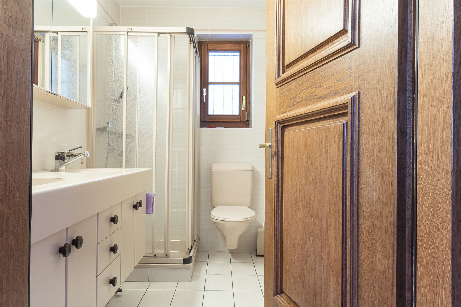 Kompaktes Bad mit Dusche und WC
