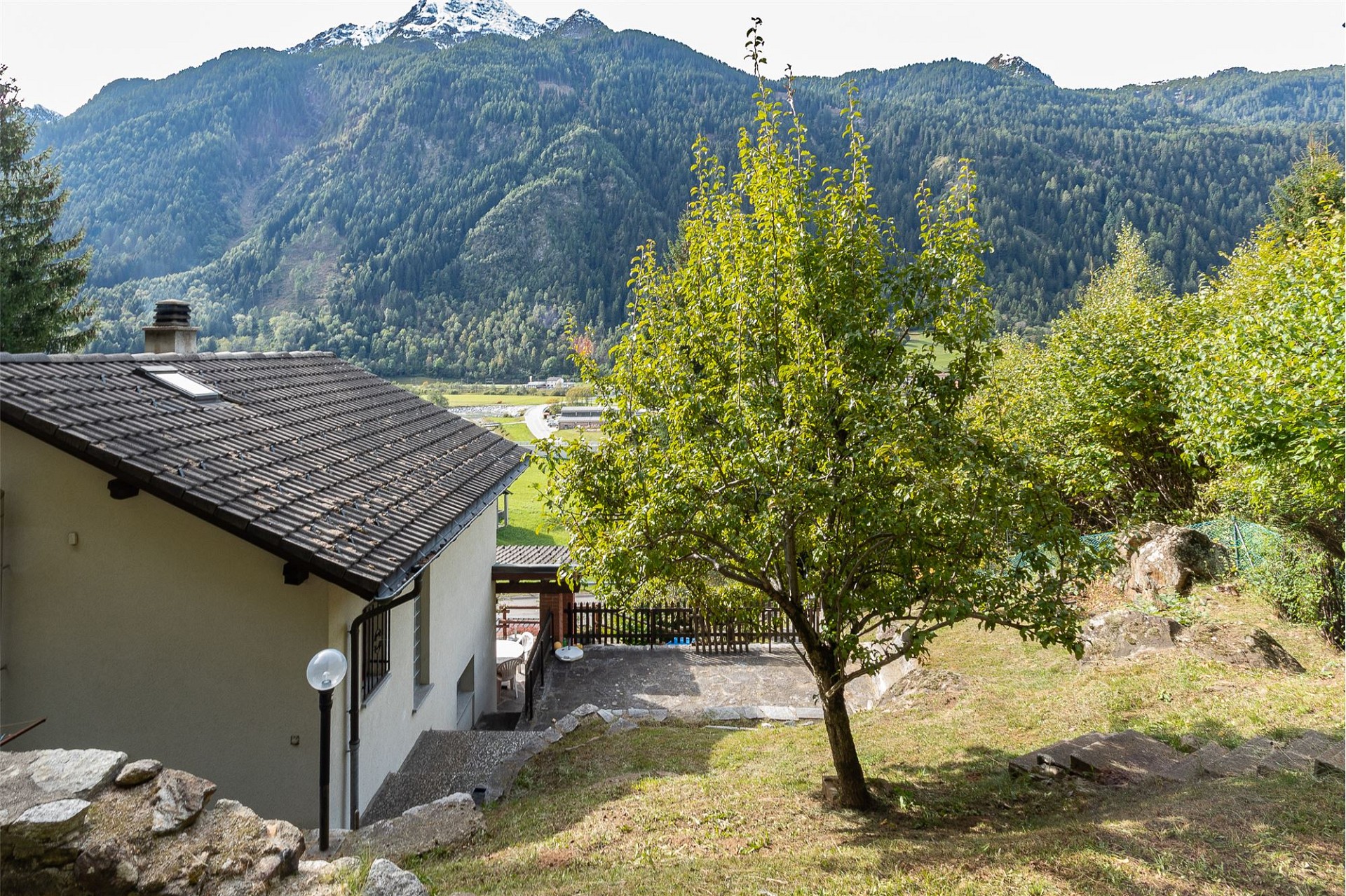 Alpenhaus mit Bergblick