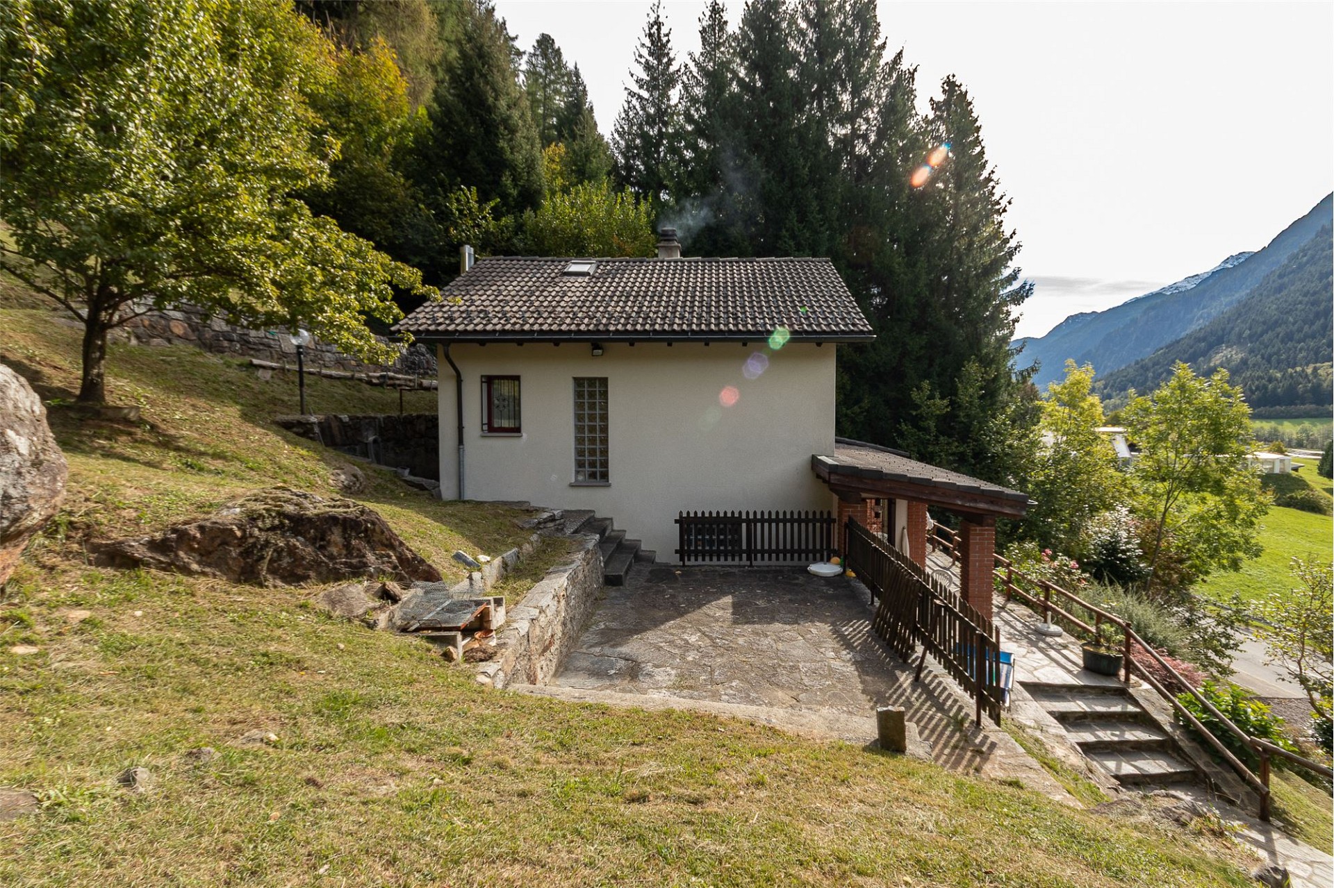 Berghaus mit Talblick