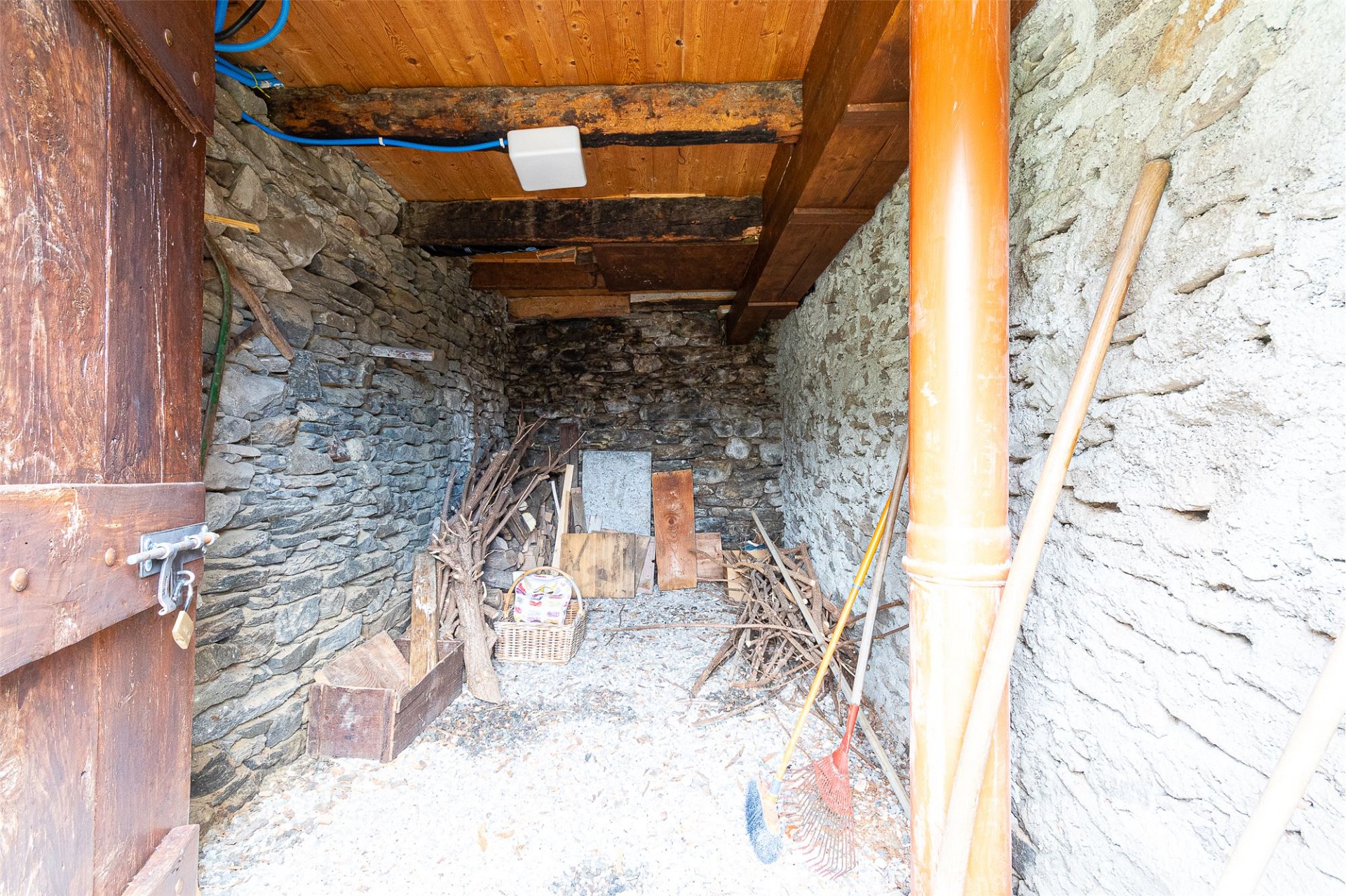 Rustikaler Abstellraum im Keller