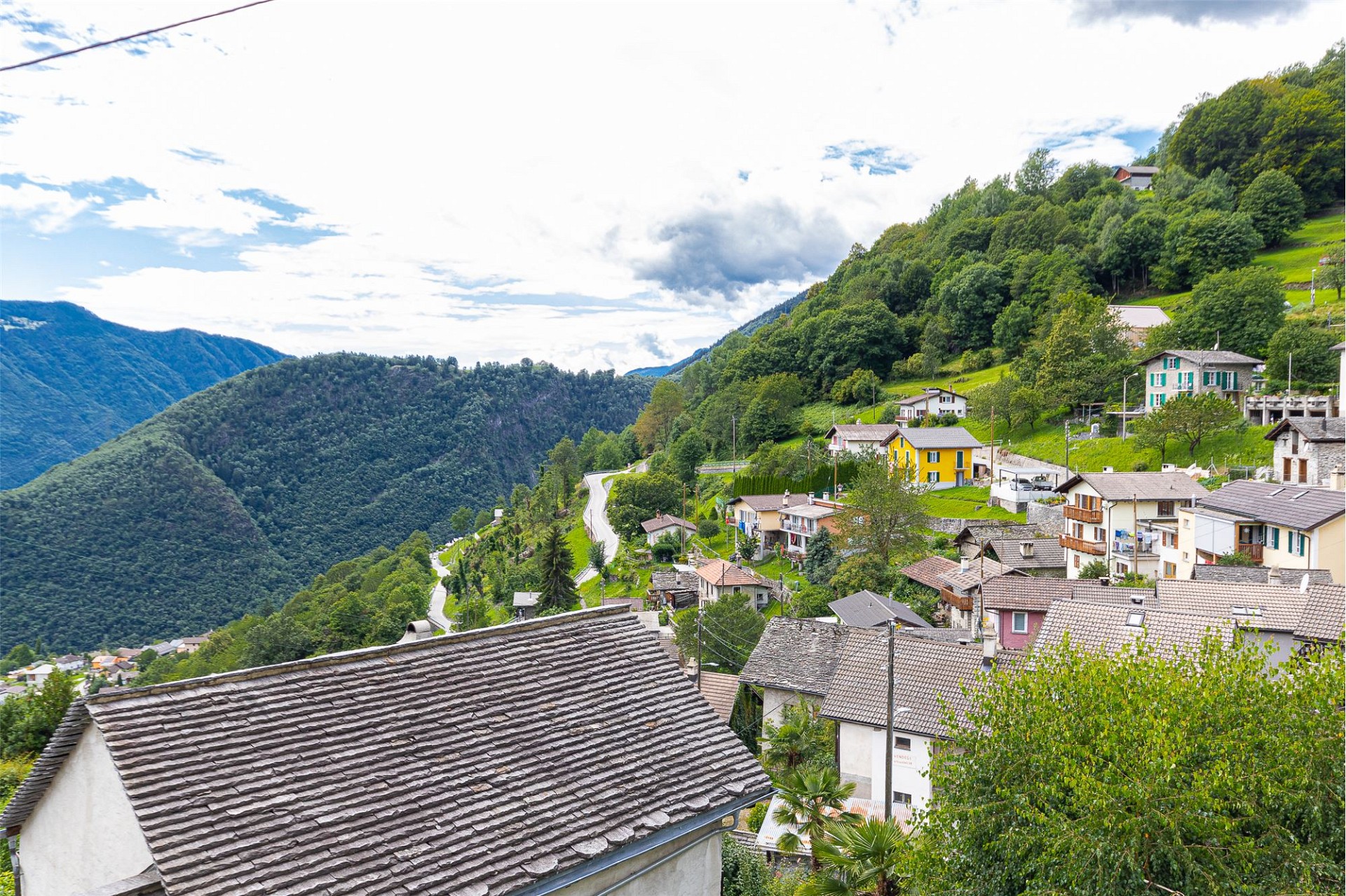Bergdorf mit Talblick