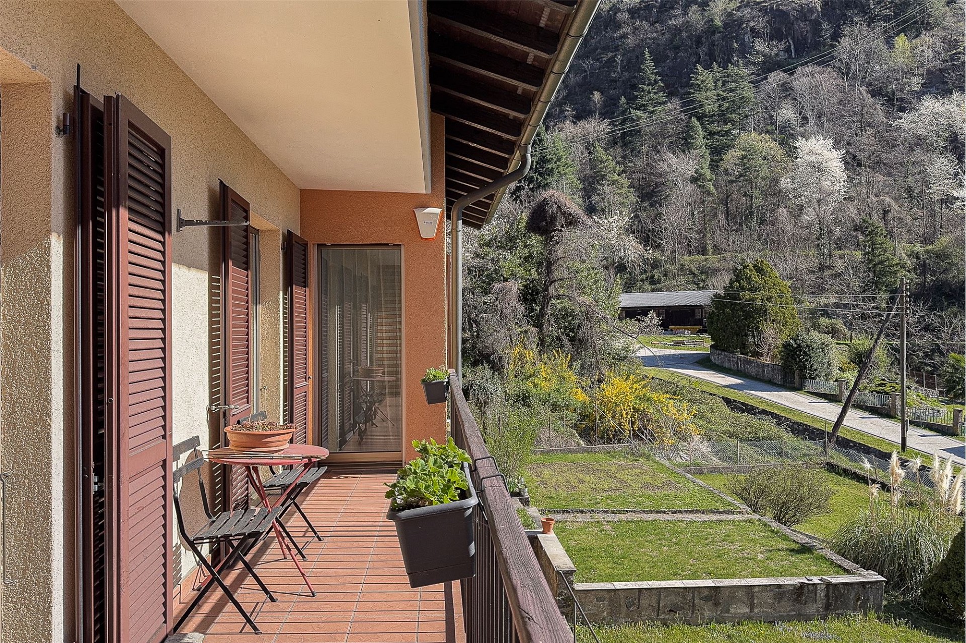 Balkon mit Bergblick