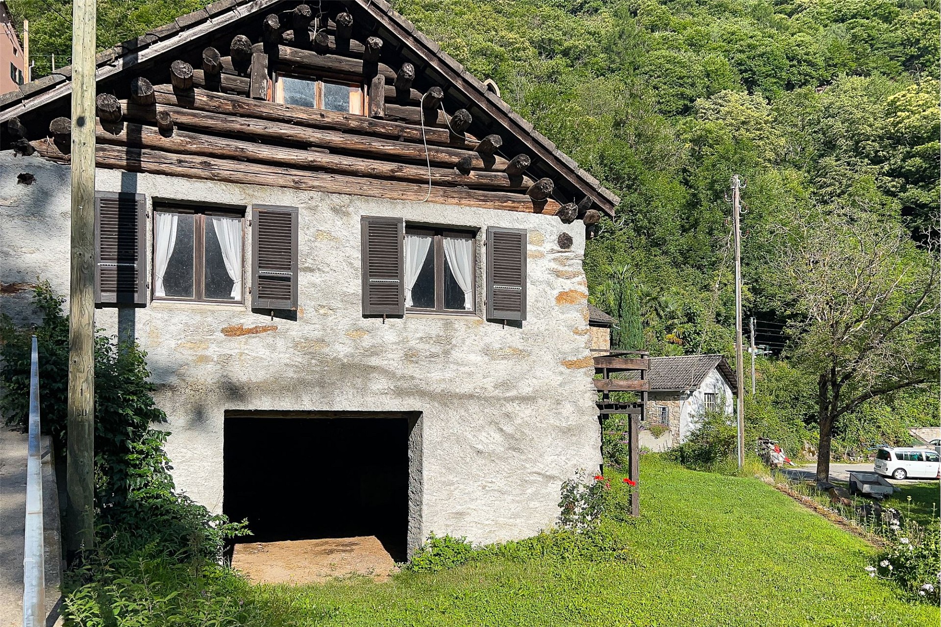 Rustikales Berghaus mit Garage