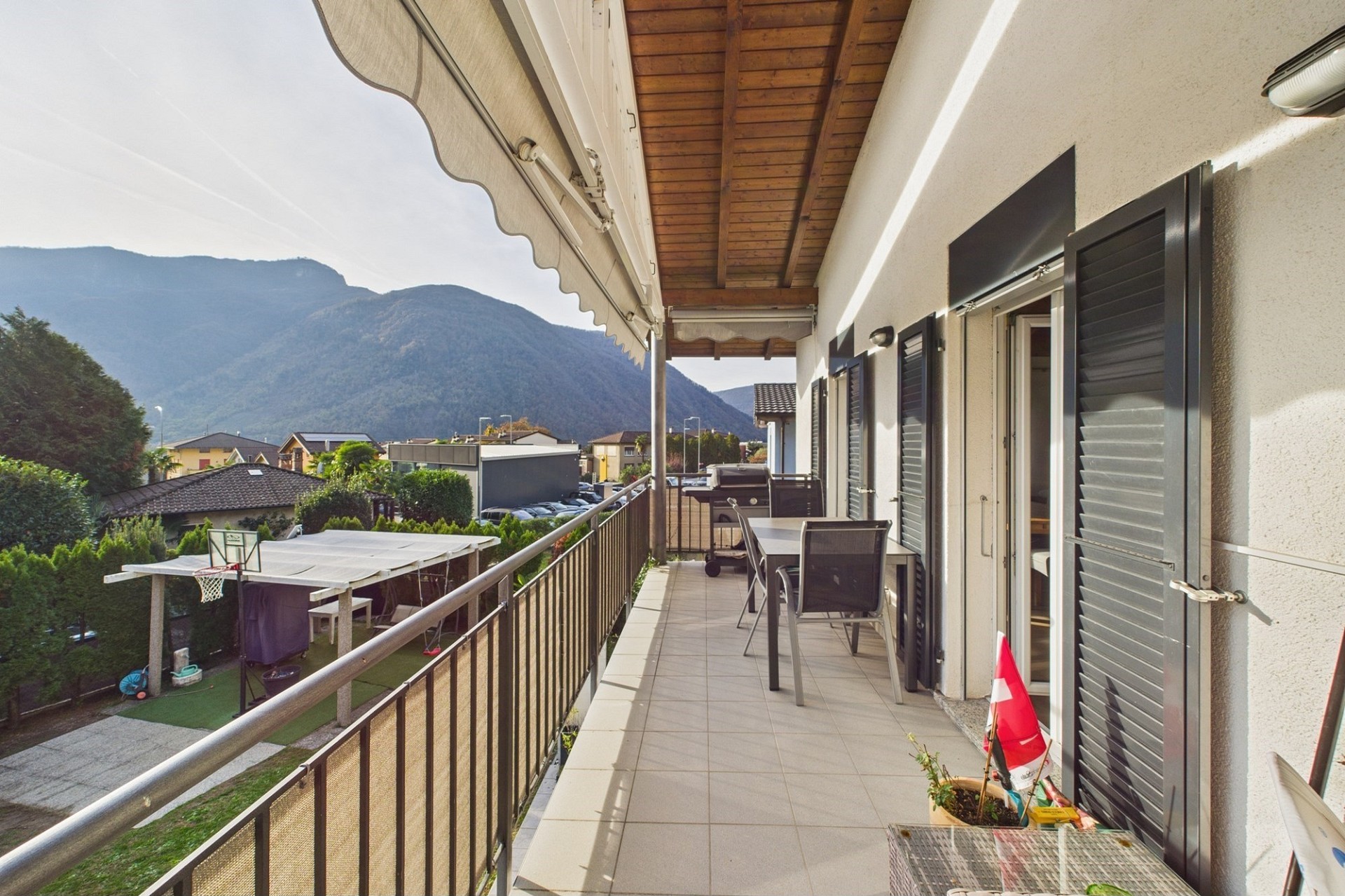 Balkon mit Bergblick