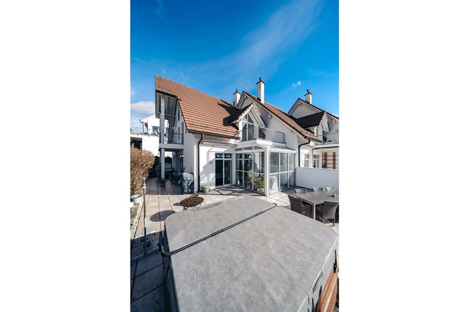 Dachterrasse mit Wohnhaus und Whirlpool